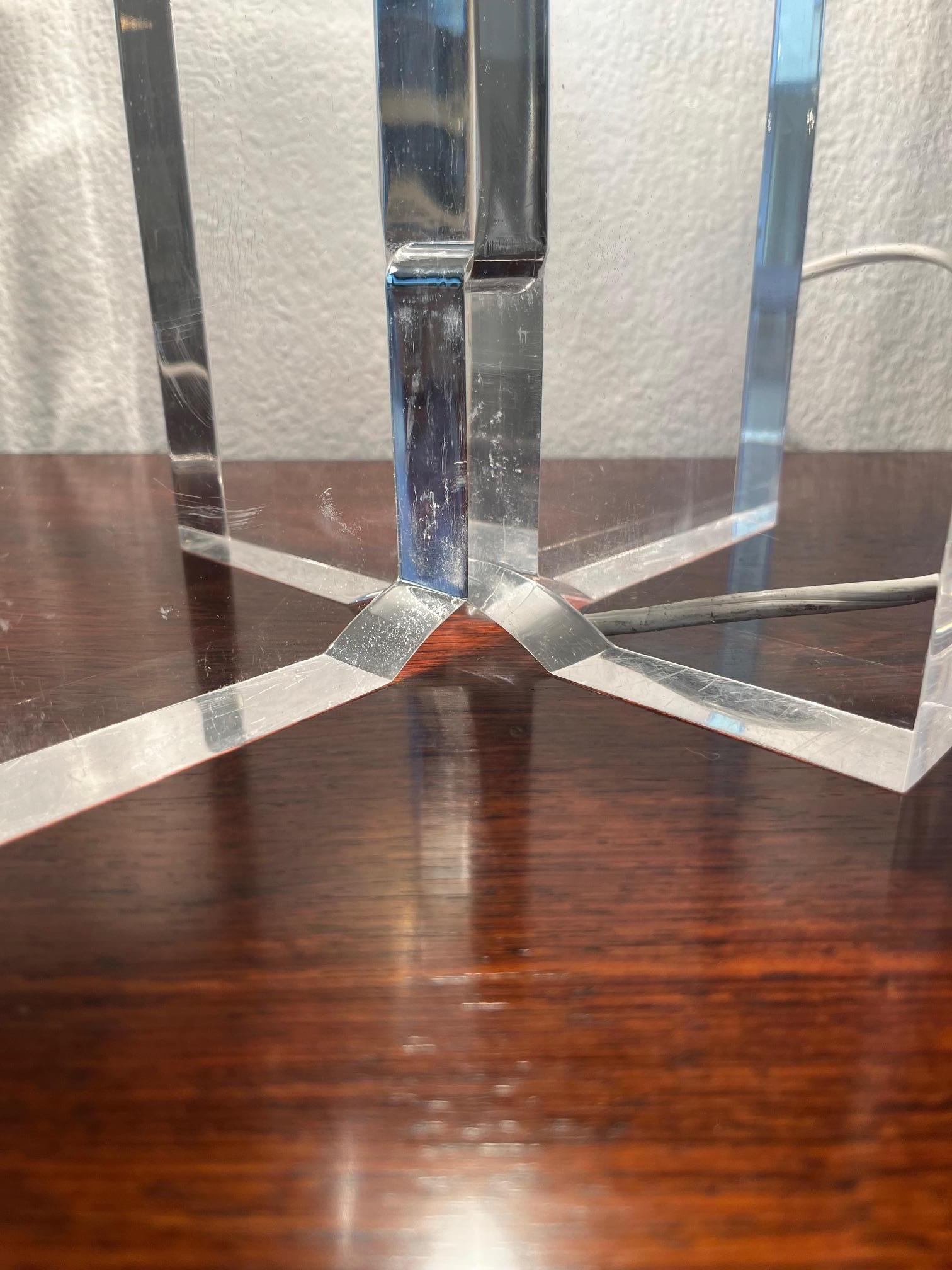 Vintage Heavy Lucite / Acrylic Table Lamp by Sandro Petti for Maison Jansen 1970 en venta 4