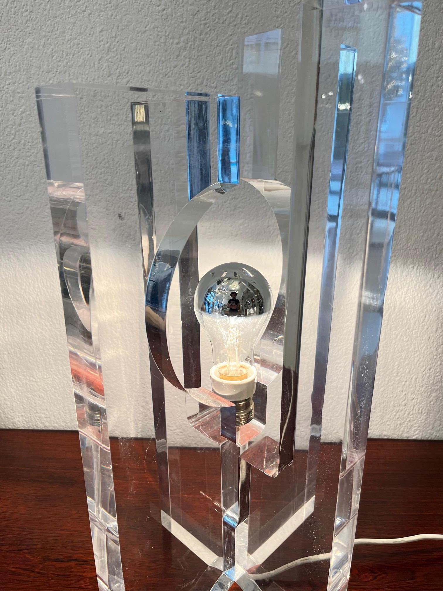 Vintage Heavy Lucite / Acrylic Table Lamp by Sandro Petti for Maison Jansen 1970 en venta 8
