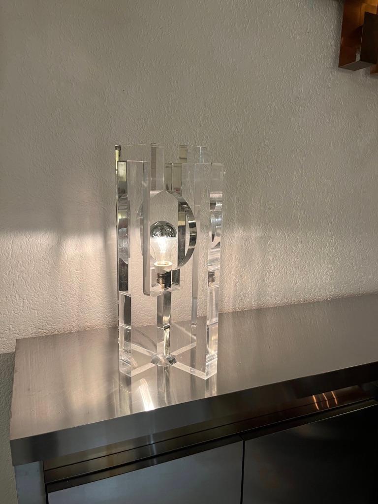 Vintage Heavy Lucite / Acrylic Table Lamp by Sandro Petti for Maison Jansen 1970 Francés en venta