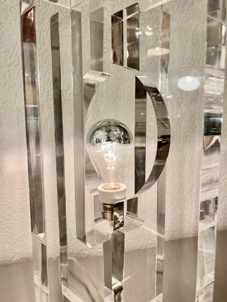 Vintage Heavy Lucite / Acrylic Table Lamp by Sandro Petti for Maison Jansen 1970 en Bueno estado para la venta en Geneva, CH
