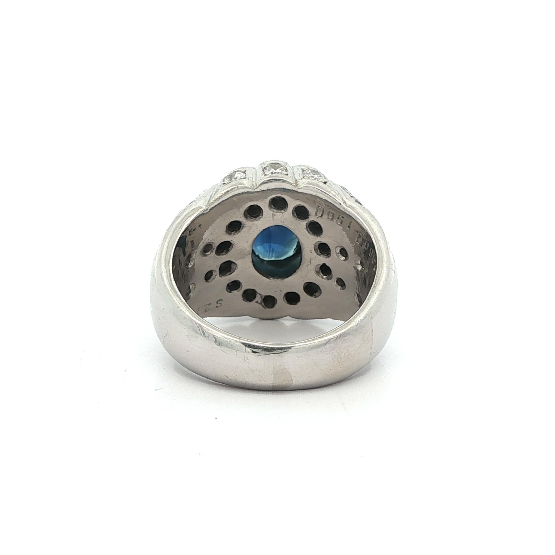 Vintage Heavy Platinum GIA 3.6ctw Bezel Oval Sapphire w/ Diamond Band Ring (Bague en platine lourd GIA 3.6ctw Saphir ovale avec chaton et diamant) Pour femmes en vente