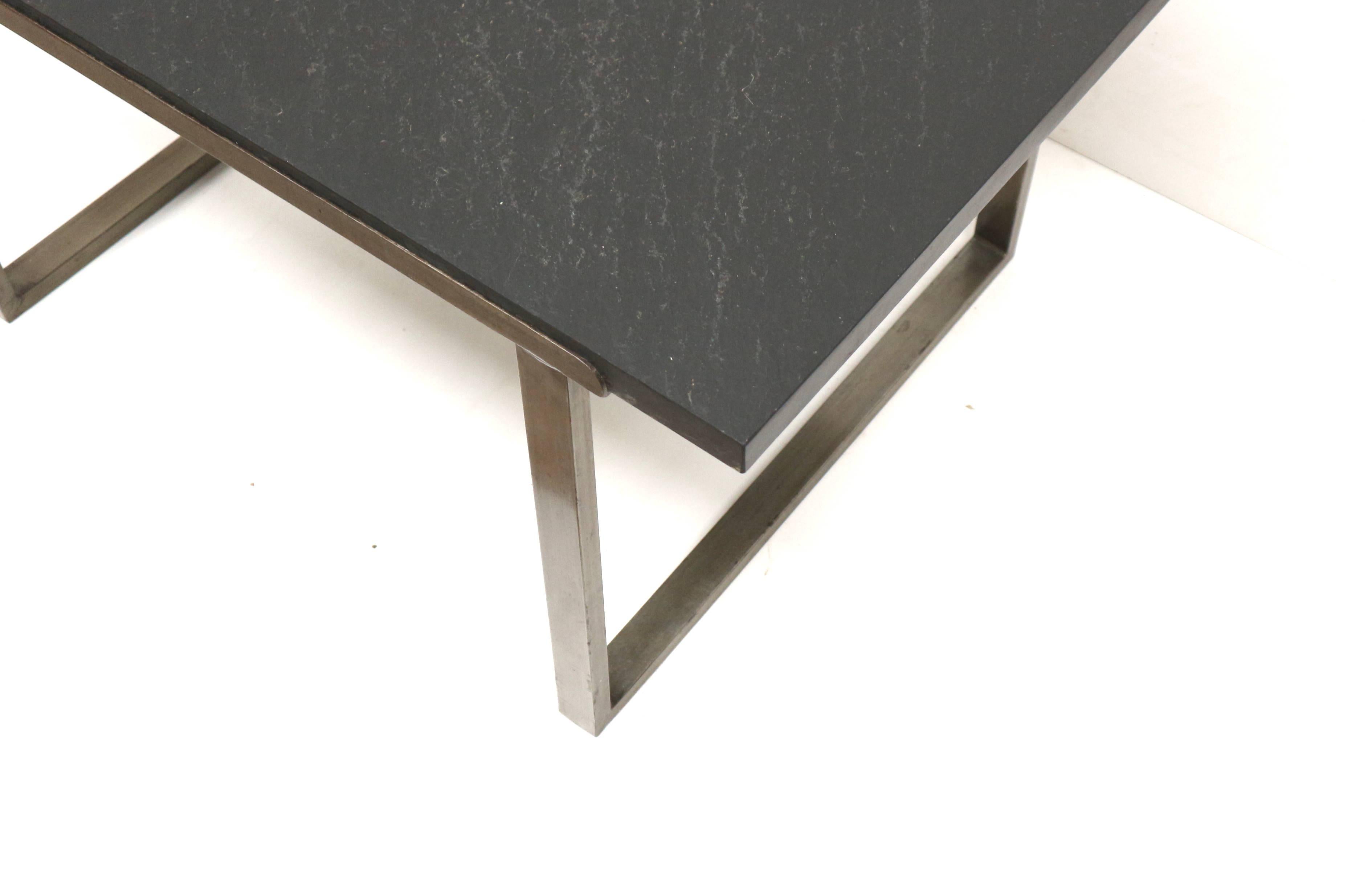 Mid-Century Modern Table basse vintage en ardoise lourde fabriquée dans les années 1970 en vente