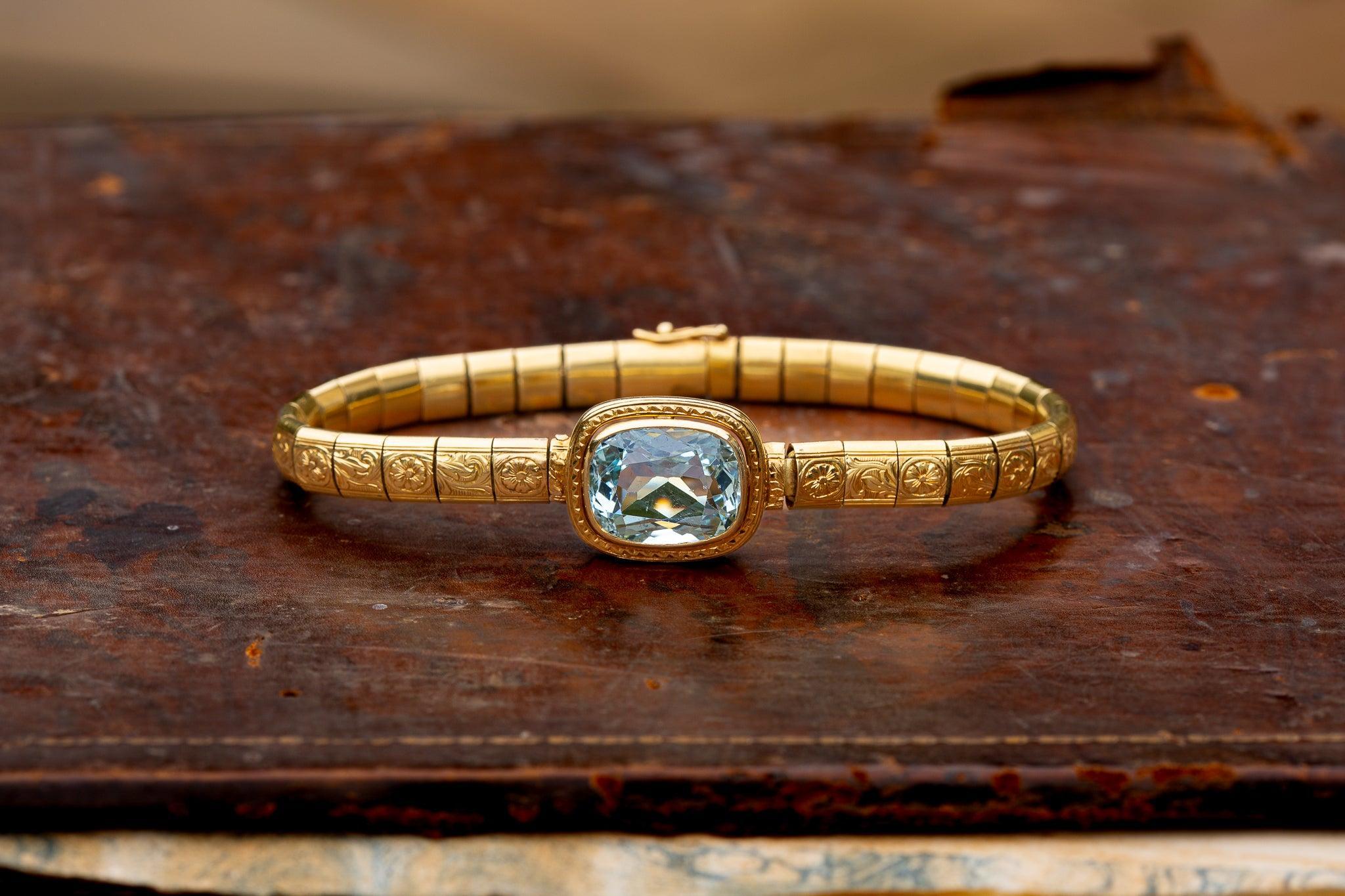 Vintage Heavy Solid 18K Gold 8ct Aquamarine Bracelet c.1940 For Sale 5