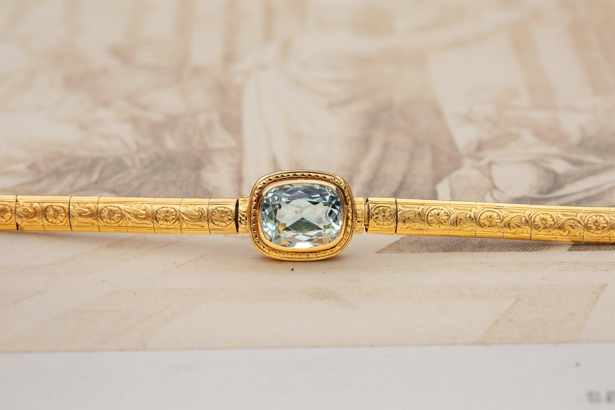 Antique Cushion Cut Vintage Heavy Solid 18K Gold 8ct Aquamarine Bracelet c.1940 For Sale
