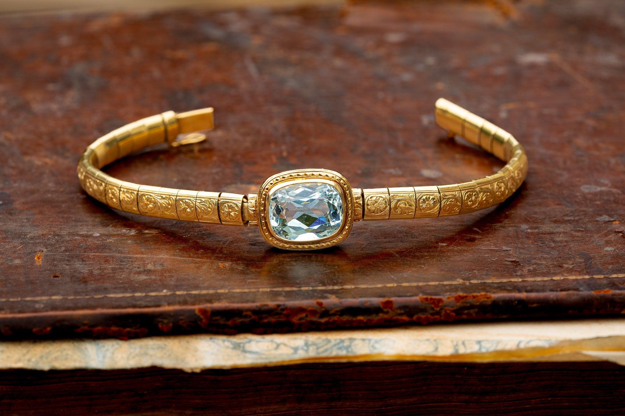 Women's or Men's Vintage Heavy Solid 18K Gold 8ct Aquamarine Bracelet c.1940 For Sale