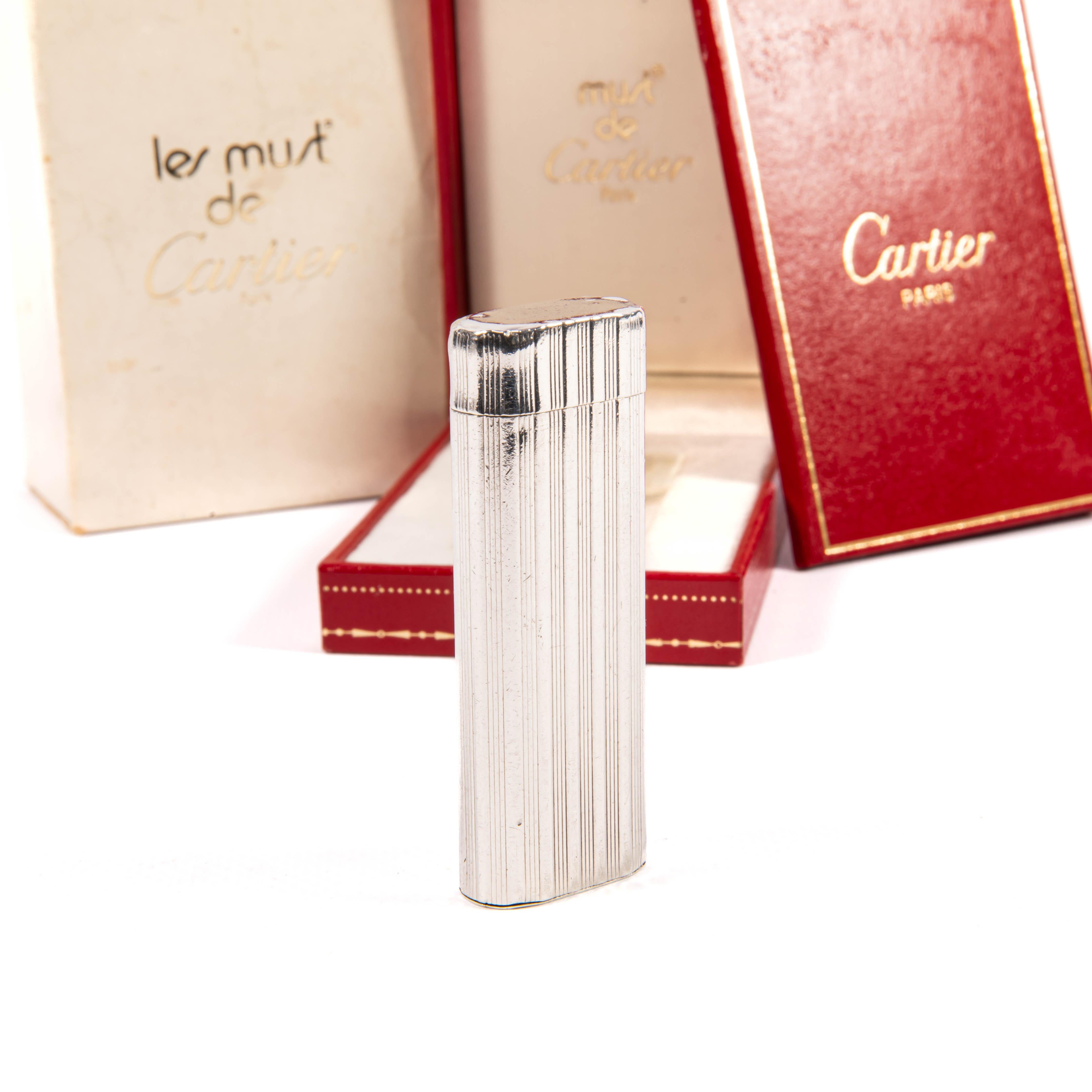 Vintage Heavy Solid 925 Silver sleeved Cartier Les must Lighter Complete in box In Fair Condition In DELFT, NL