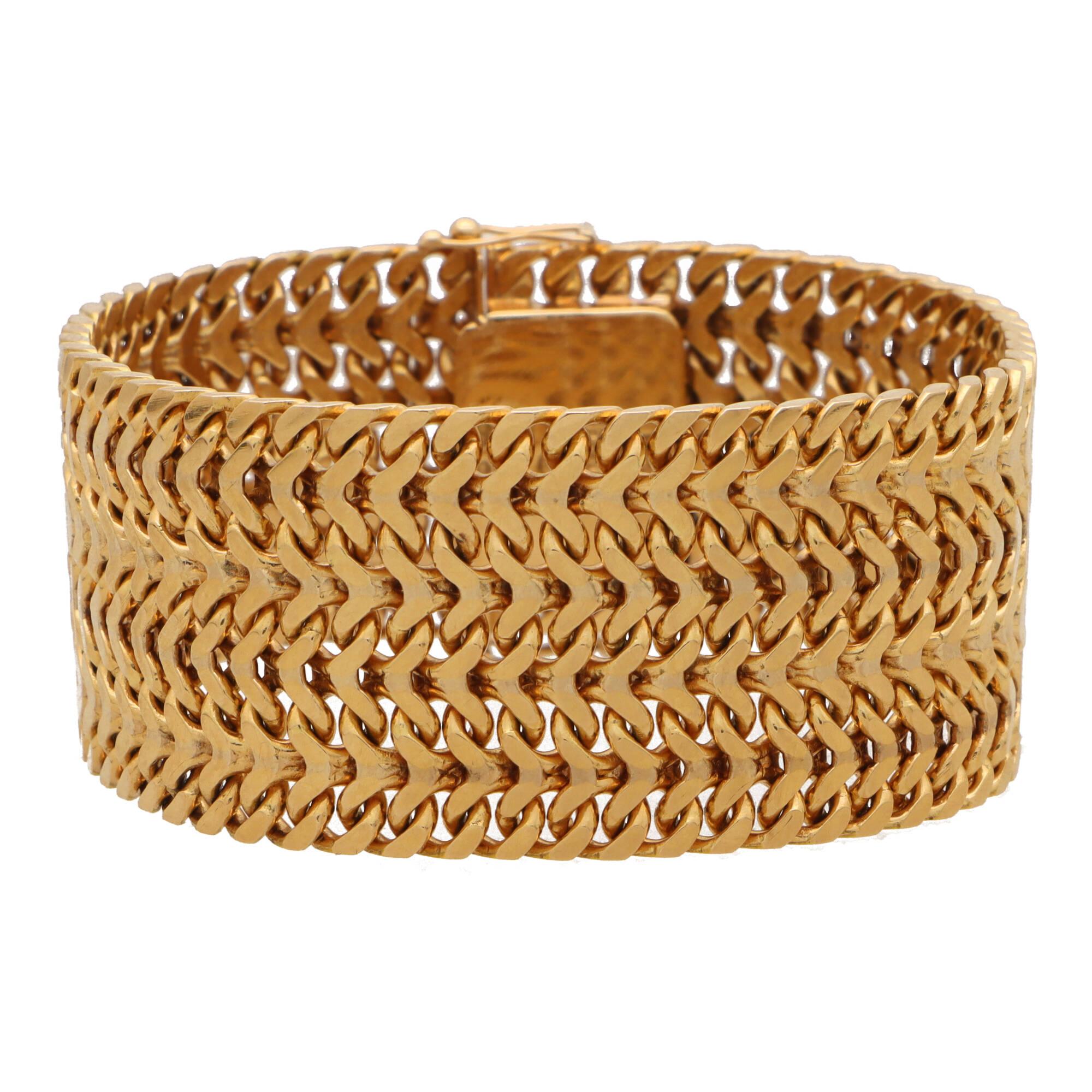 Un magnifique bracelet vintage en maille lourde serti d'or rose 18 carats.

Le bracelet est composé d'une maille de poids élevé et est sécurisé par un fermoir à languette et deux fermetures de sécurité supplémentaires ! Les maillons de la maille