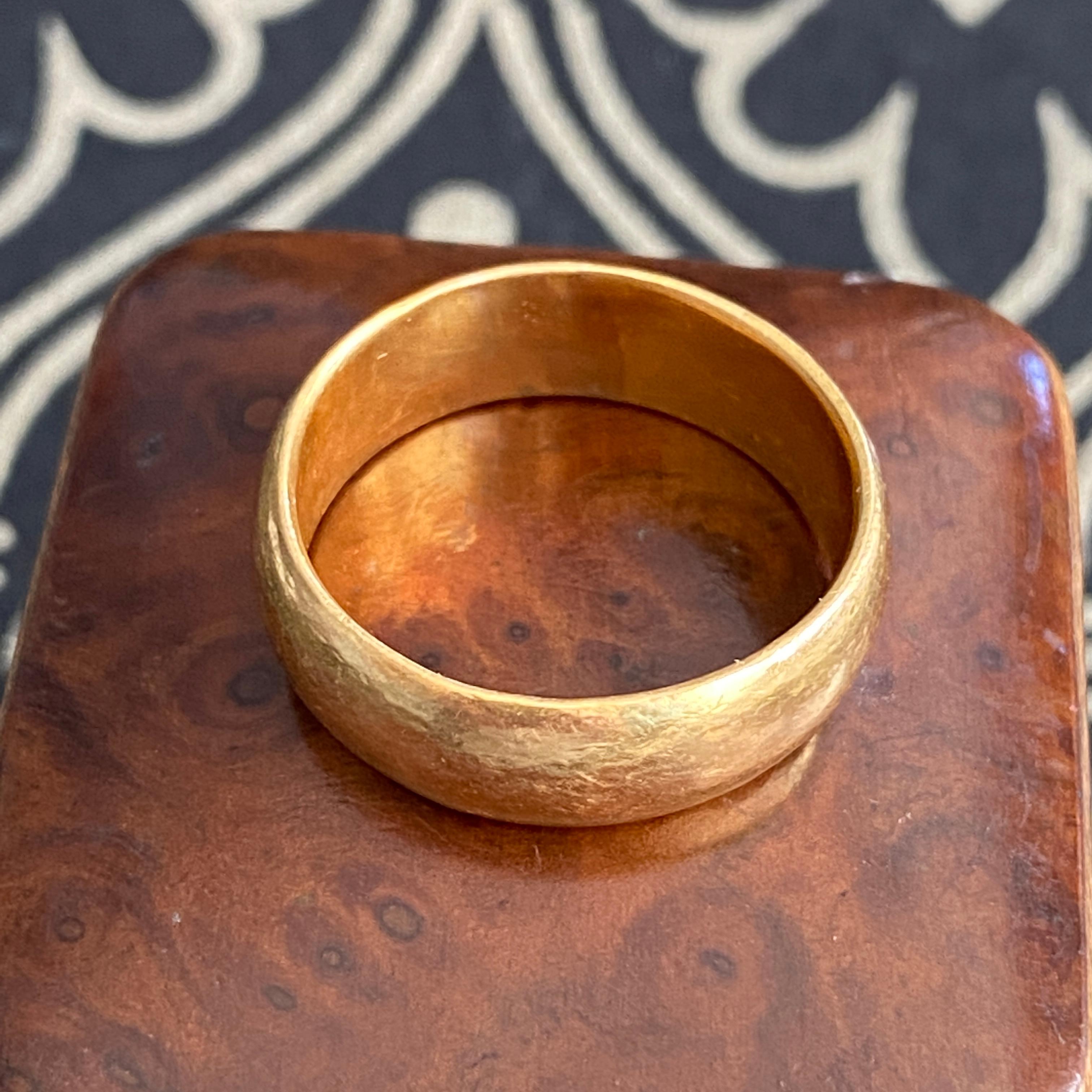 Vintage Heavy Wide 22K Gold Wedding Band Ring For Sale 8