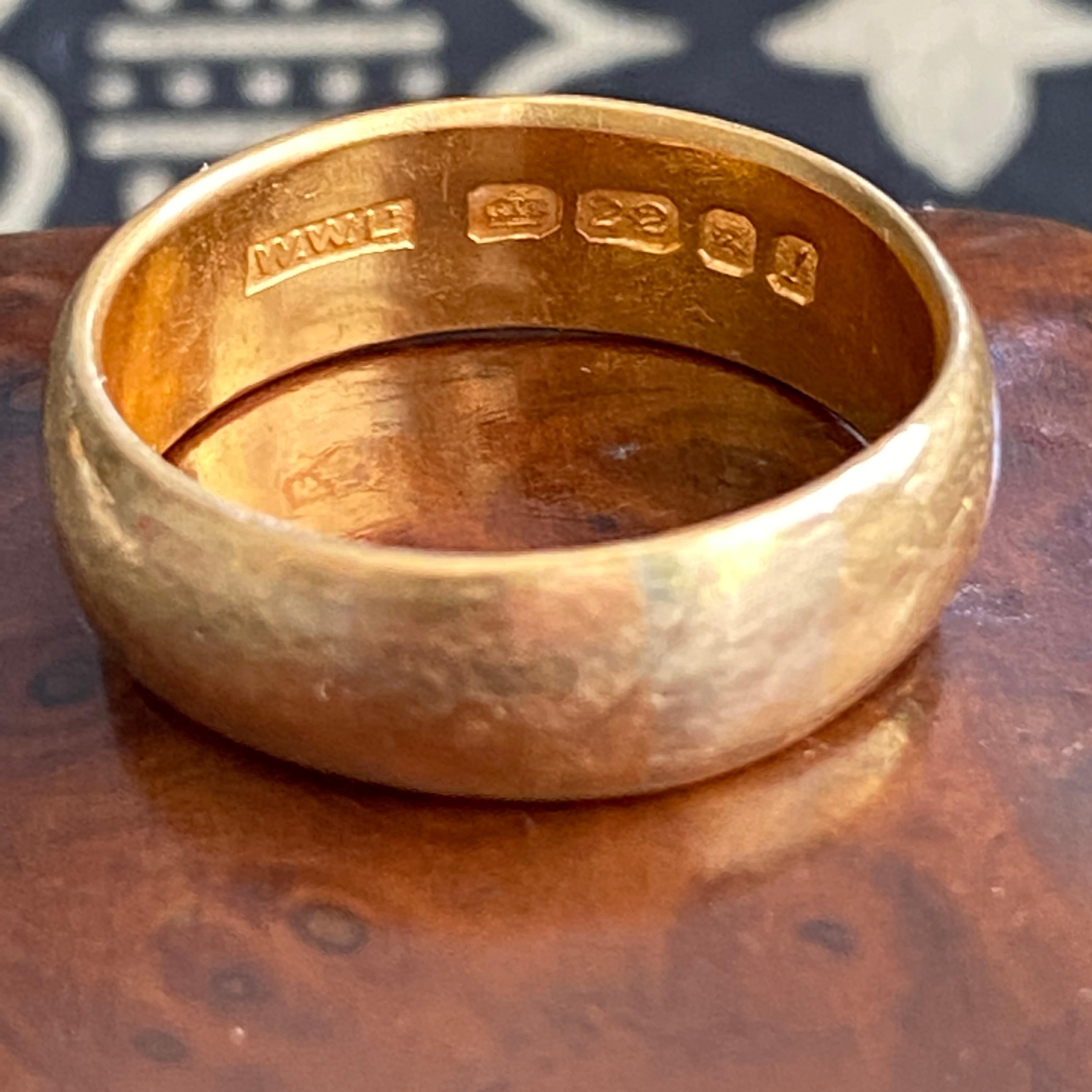Vintage Heavy Wide 22K Gold Wedding Band Ring In Good Condition For Sale In Scotts Valley, CA