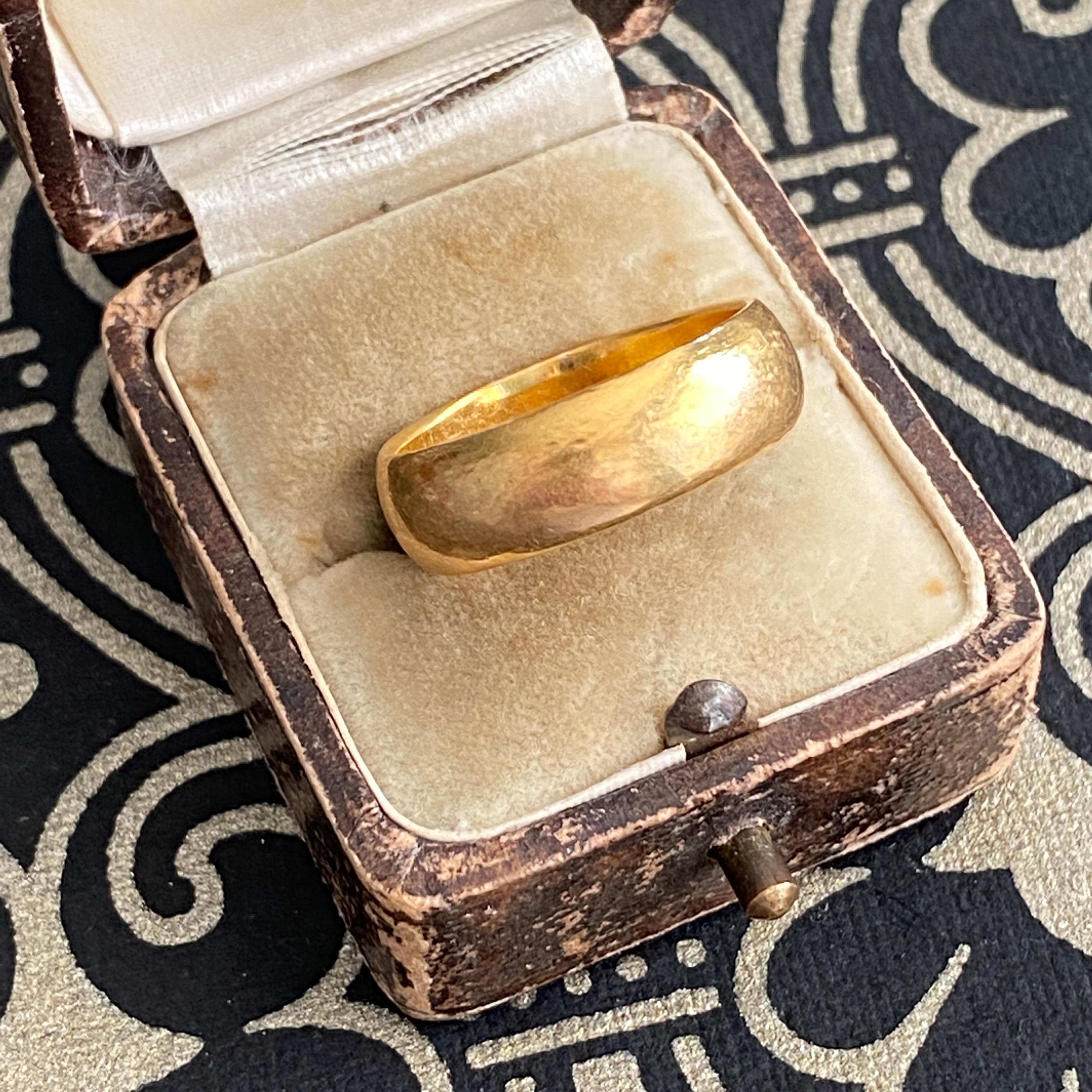 Women's or Men's Vintage Heavy Wide 22K Gold Wedding Band Ring For Sale