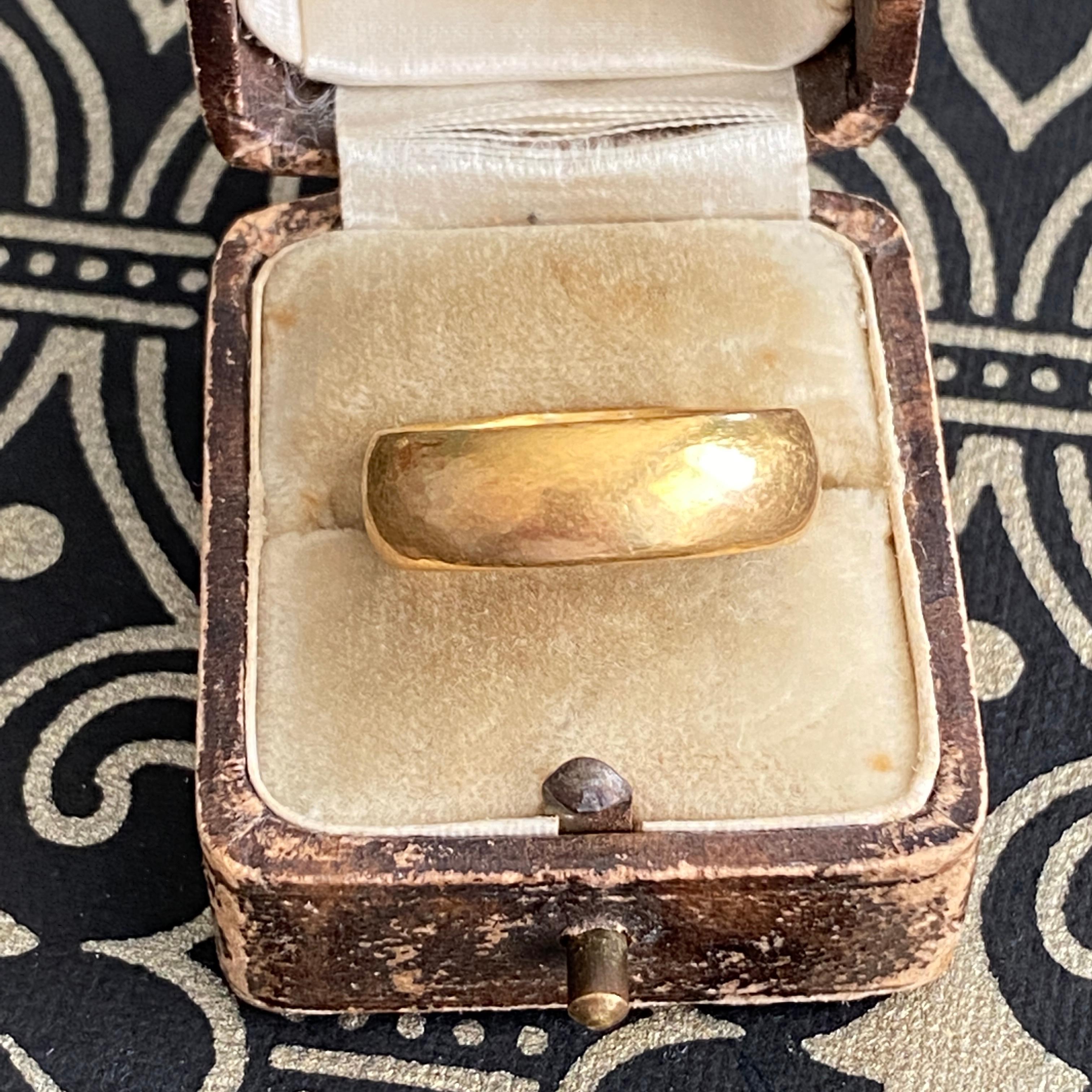 Vintage Heavy Wide 22K Gold Wedding Band Ring For Sale 1