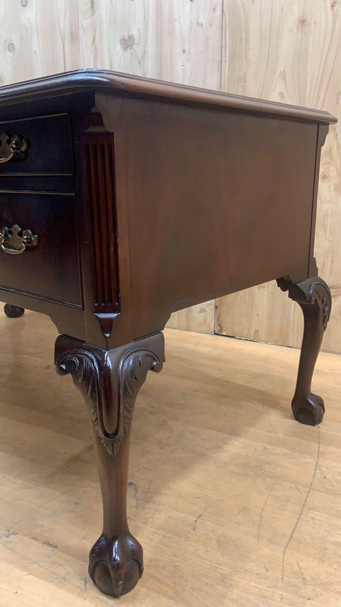 Vintage Heckman English Chippendale Tooled Leather Top Cabriole Leg Writing Desk For Sale 1