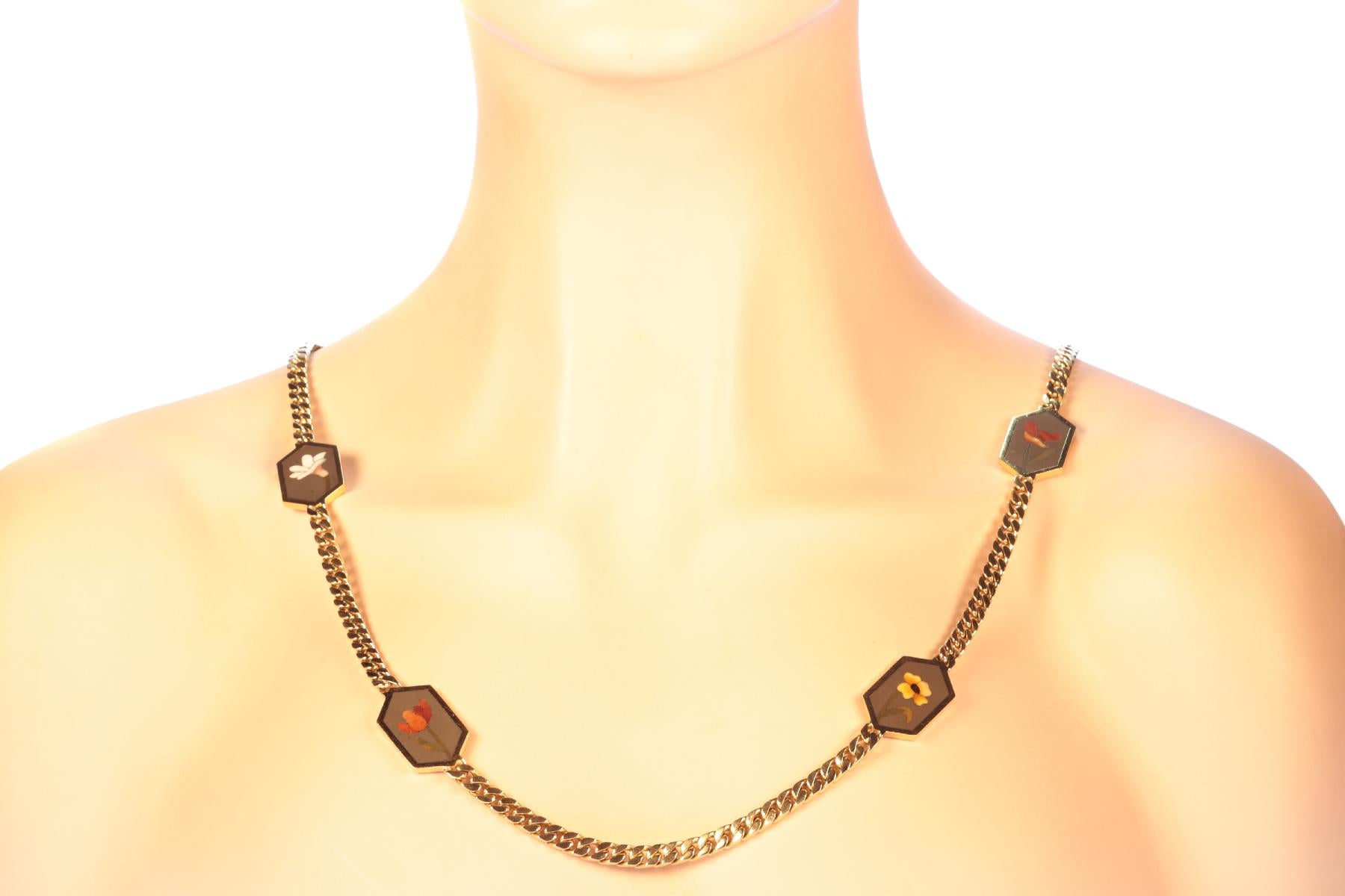 Vintage Hefty 18 Karat Long Gold Necklace with Pietra Dura Stones Decoration For Sale 12