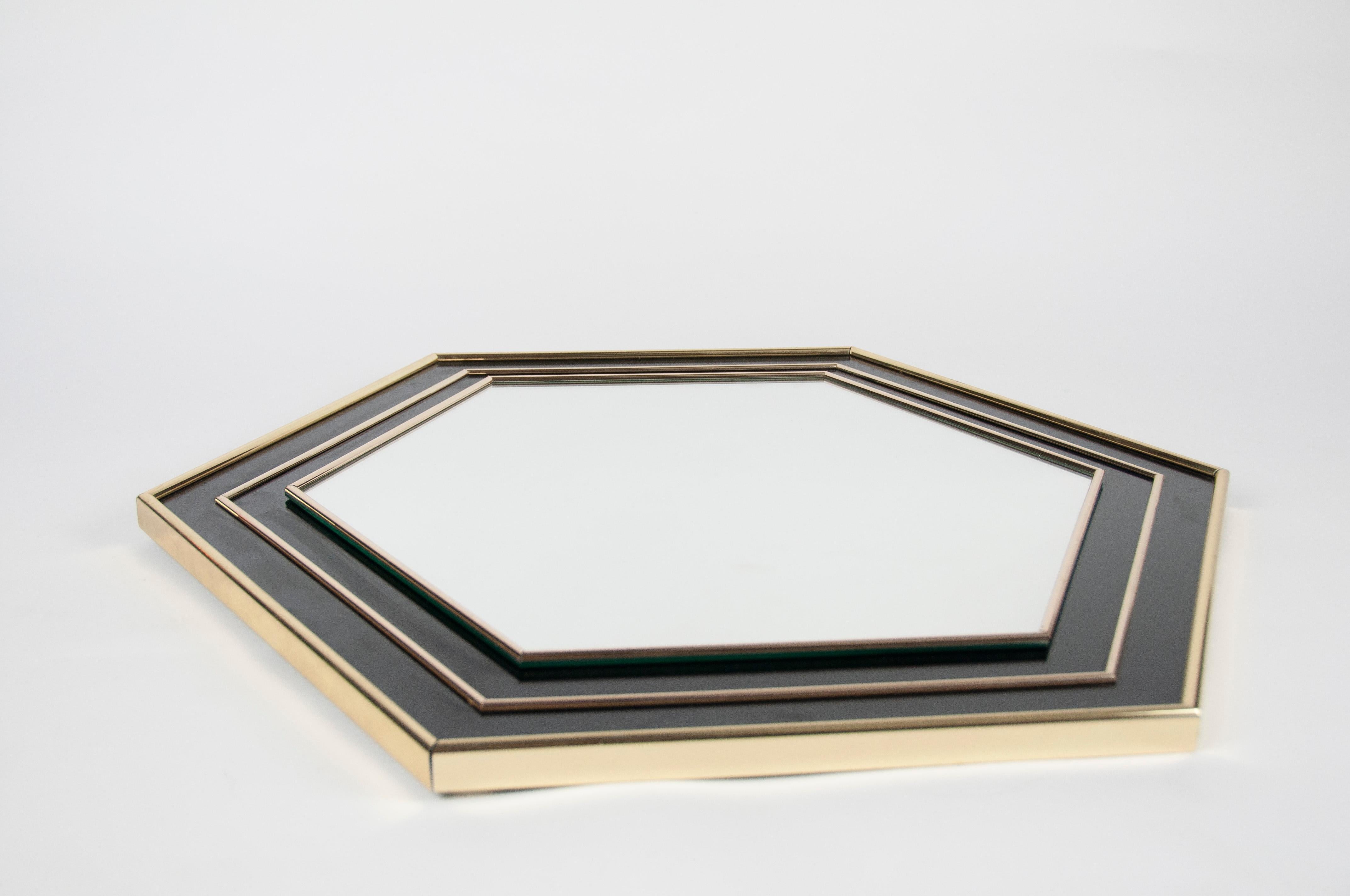 Vintage Hegaxonal Gold-Plated & Black Lacquered Mirror by Jean Claude Mahey In Good Condition For Sale In Zwijndrecht, Antwerp
