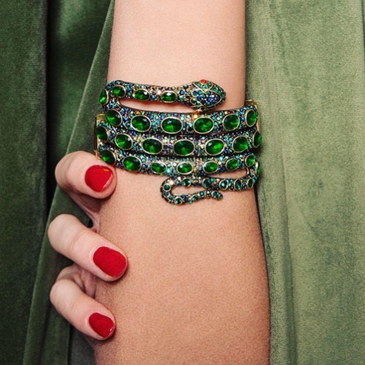 Vintage Heidi Daus Designer Signed Sparkling Crystal Serpent Snake Cuff Bracelet In Excellent Condition For Sale In Montreal, QC