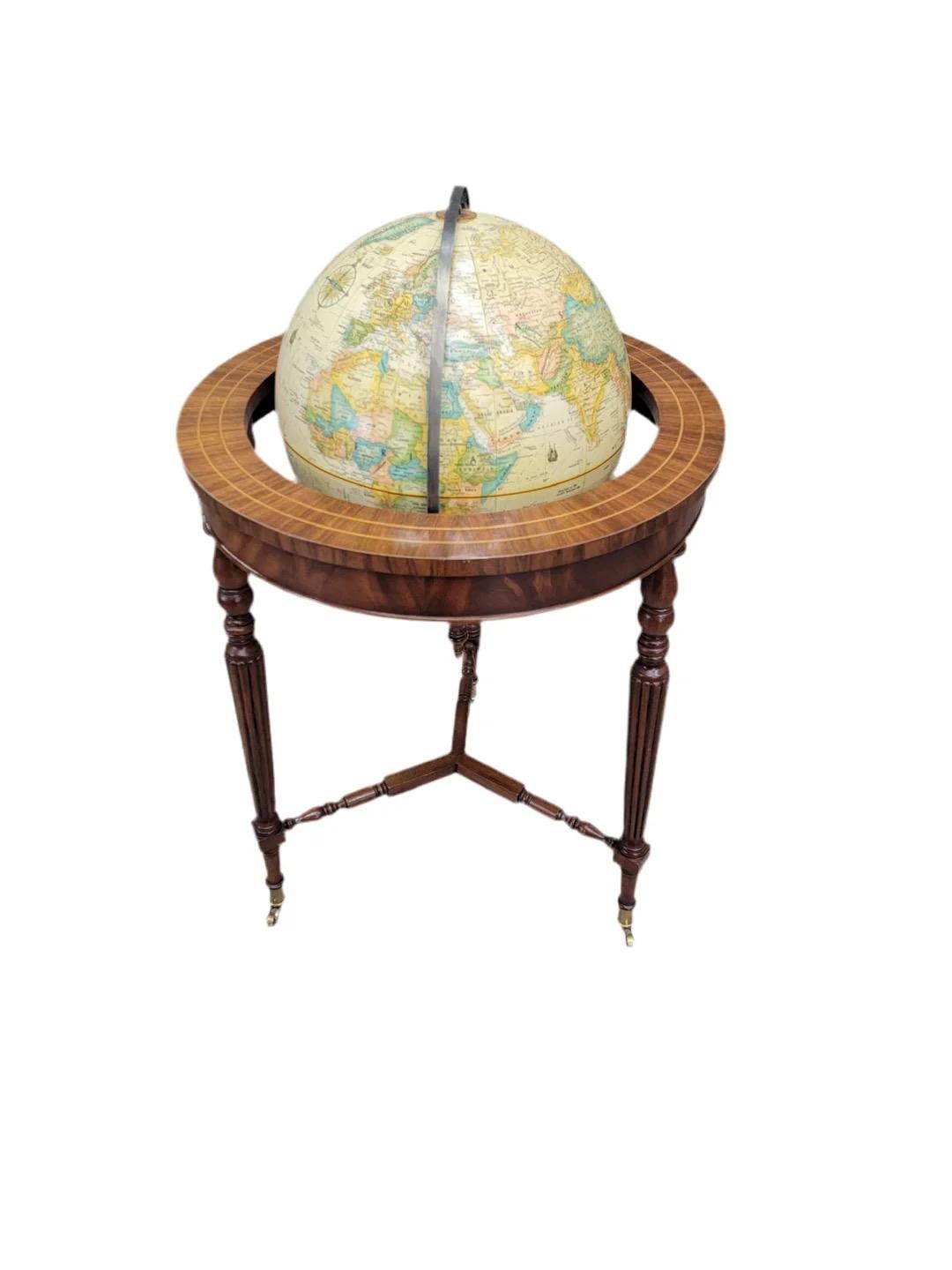 Vintage 16'' Heirloom Globe von Replogle auf hölzernen Tri Leg Basis mit Messing Räder

Verleihen Sie Ihrem Zuhause oder Ihrem Büro einen Hauch von klassischer Eleganz und historischem Charme mit diesem exquisiten Vintage-Globus von Replogle