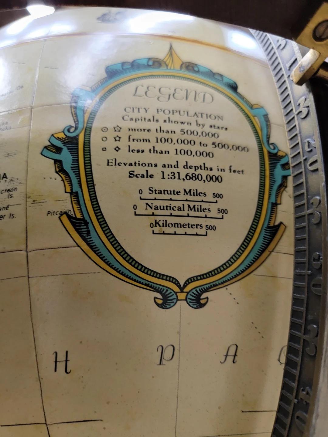 Vintage Heirloom Globe von Replogle auf hölzernen Tri Leg Basis (Unbekannt) im Angebot