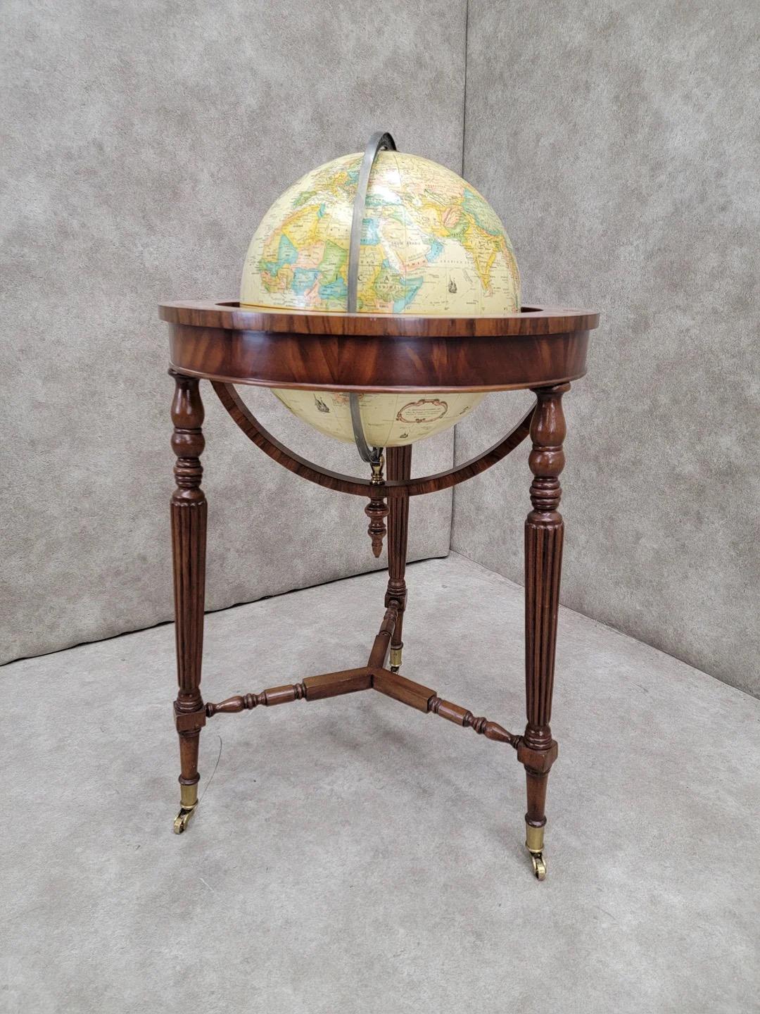 Vintage Heirloom Globe von Replogle auf hölzernen Tri Leg Basis (Holz) im Angebot