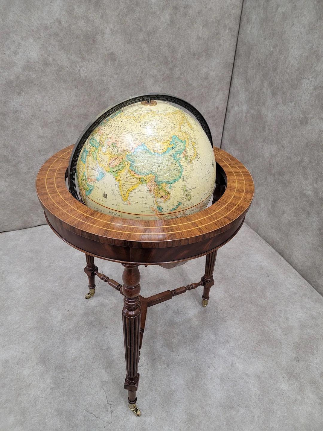 Vintage Heirloom Globe von Replogle auf hölzernen Tri Leg Basis im Angebot 1