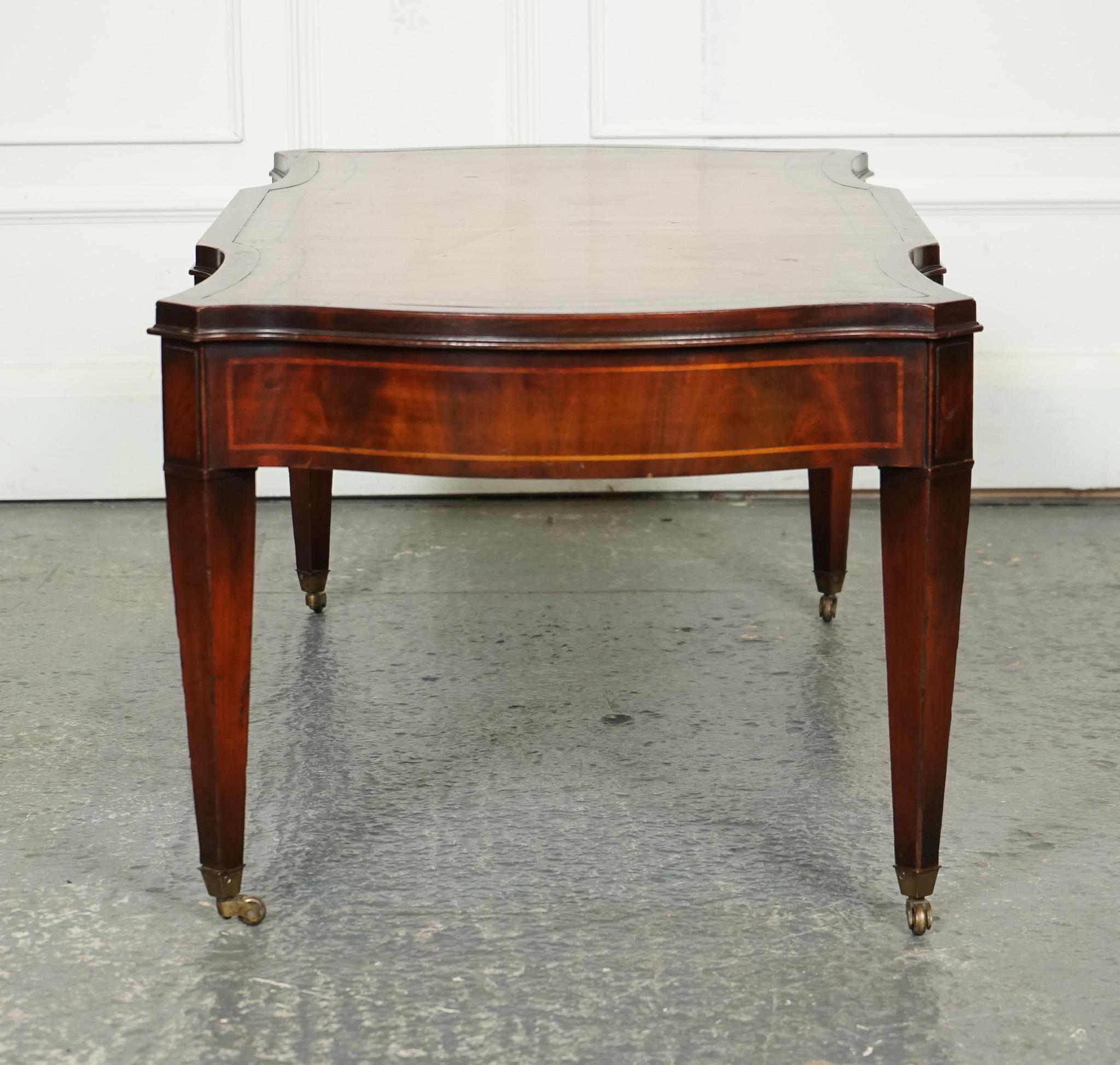 table à café en cuir brun Heirloom Weiman d'époque en vente 3