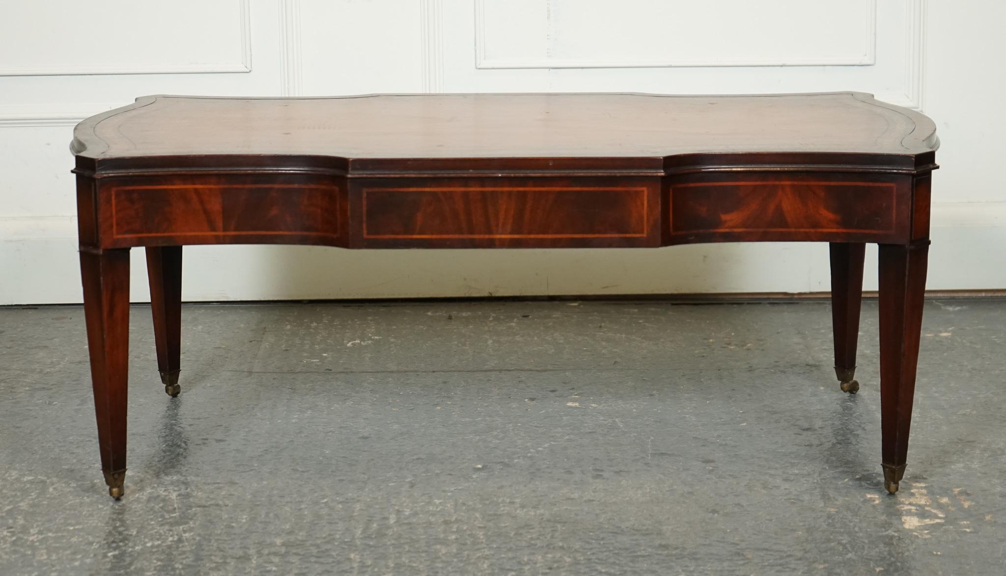 table à café en cuir brun Heirloom Weiman d'époque en vente 4