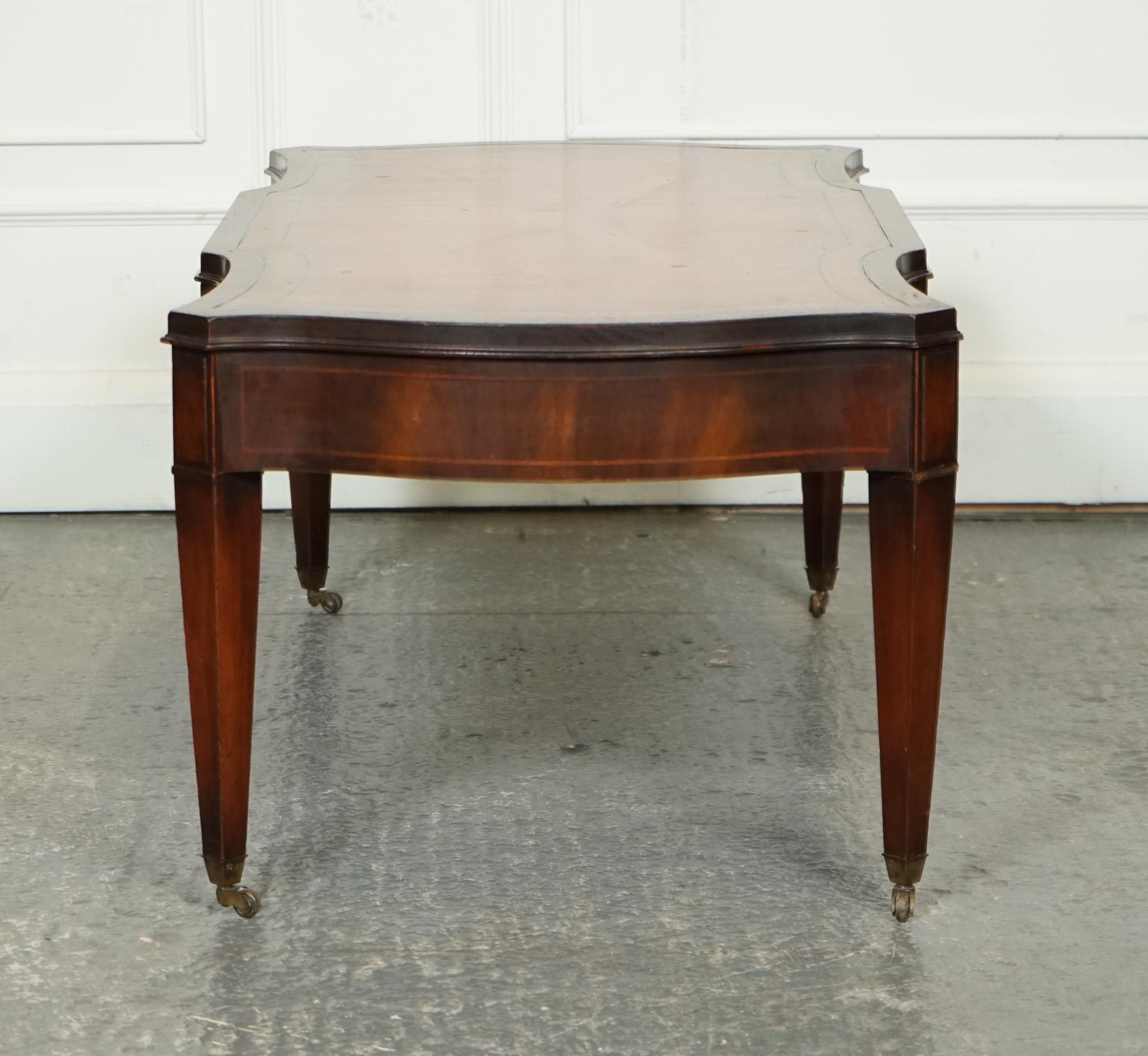 table à café en cuir brun Heirloom Weiman d'époque en vente 5