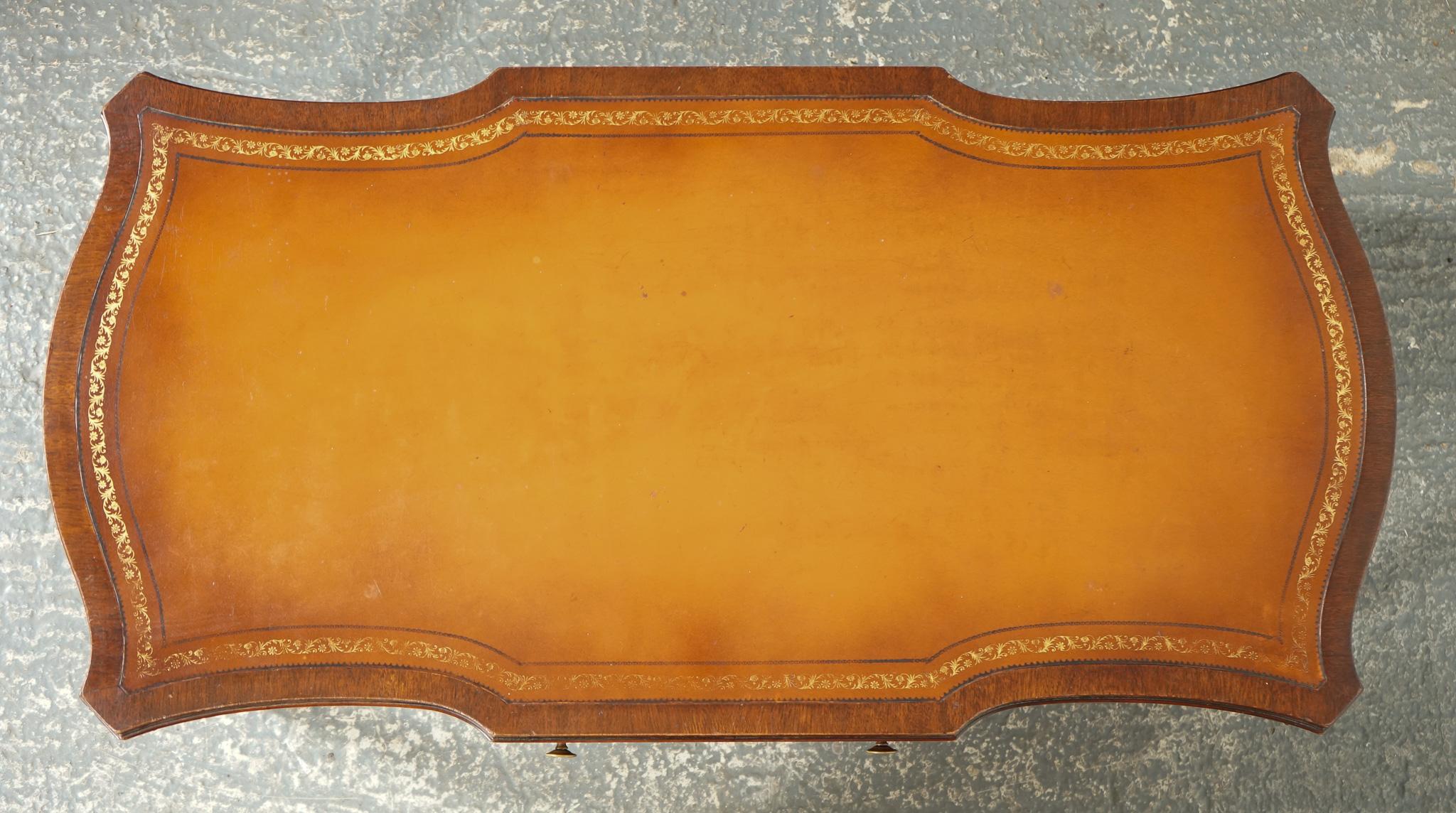 table à café en cuir brun Heirloom Weiman d'époque en vente 6