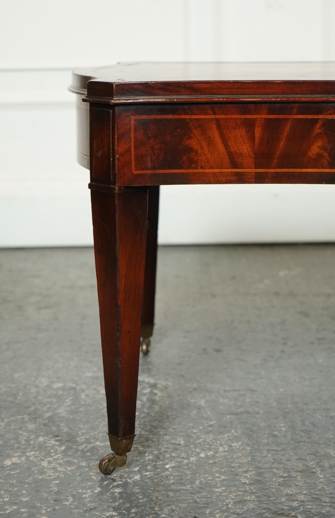 20ième siècle table à café en cuir brun Heirloom Weiman d'époque en vente