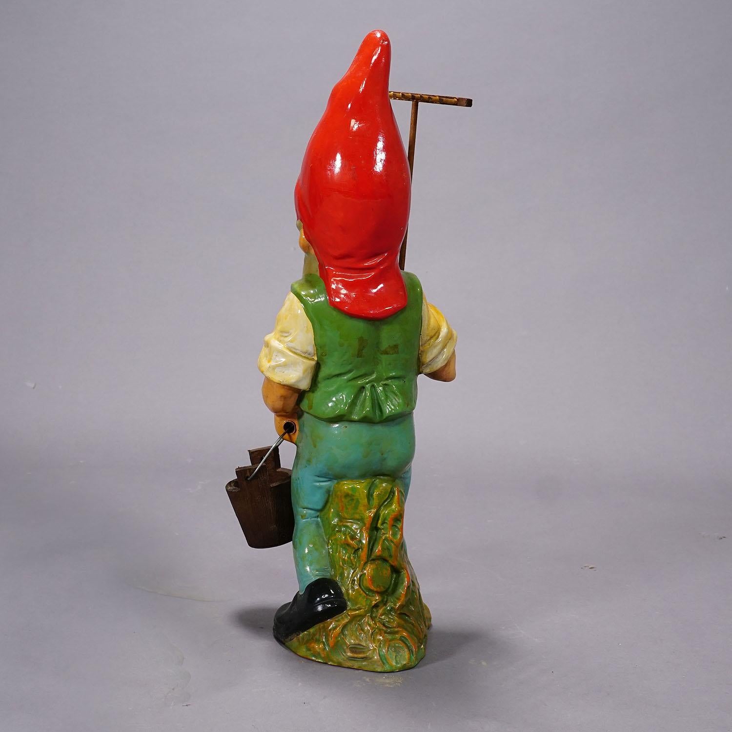 Allemand Nain de jardin vintage en terre cuite de Heissner, Allemagne vers les années 1950 en vente