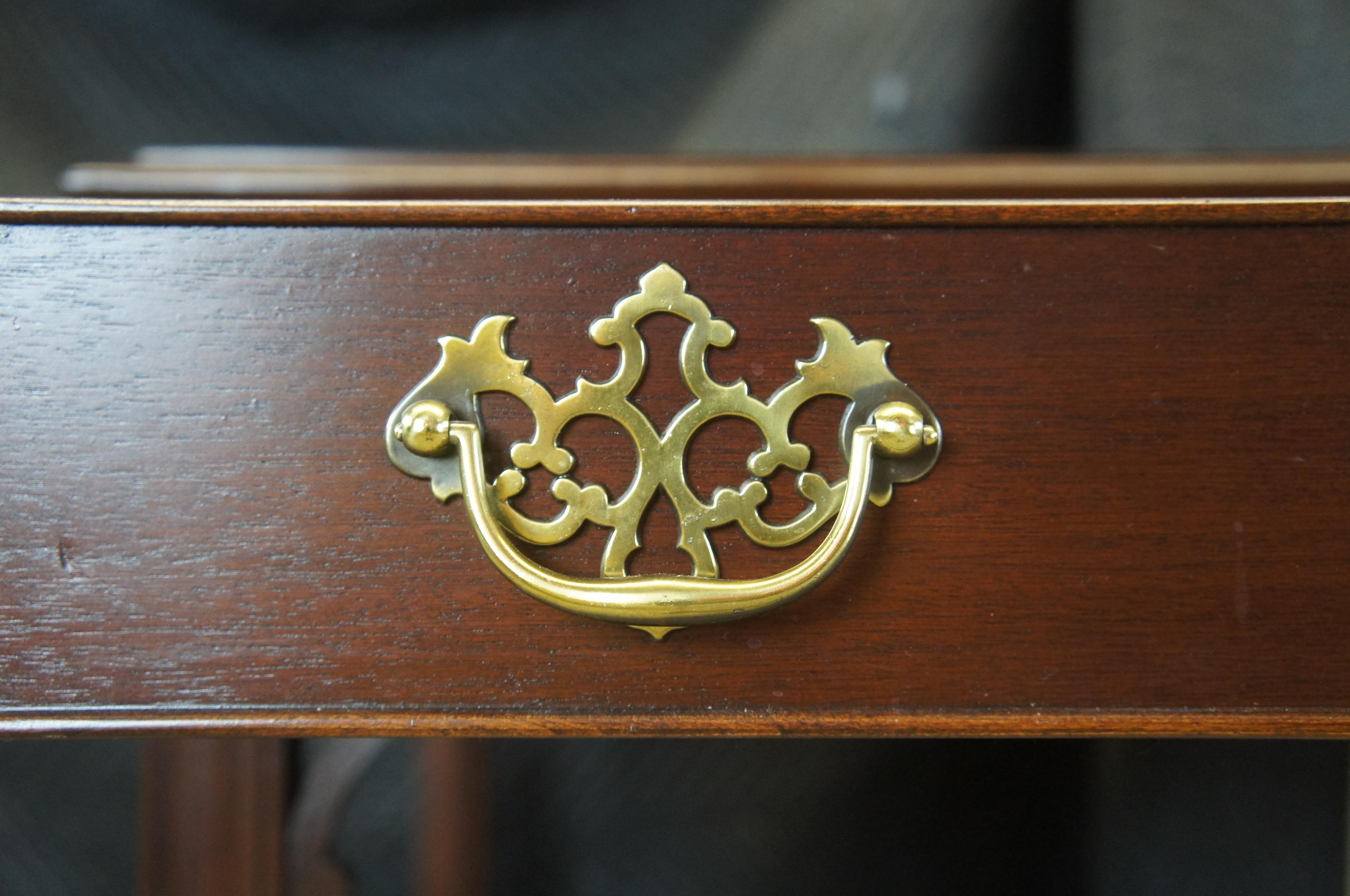 Vintage Hekman Chippendale Mahogany Tooled Leather Library Table Writing Desk In Good Condition In Dayton, OH