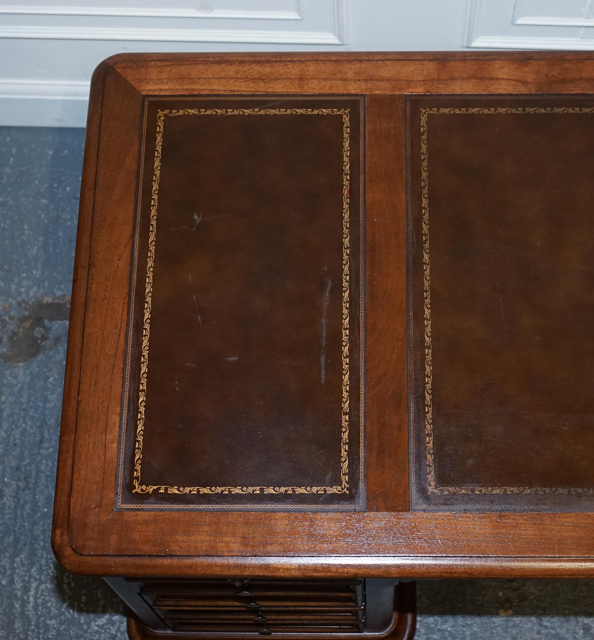 VINTAGE HEKMAN USA TWIN PEDESTAL DESK WiTH BROWN LEATHER TOP BRASS HANDLES For Sale 6