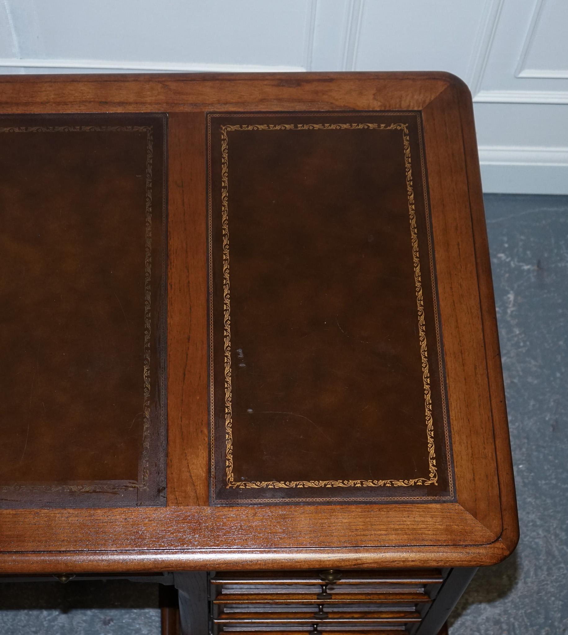 VINTAGE HEKMAN USA TWIN PEDESTAL DESK WiTH BROWN LEATHER TOP BRASS HANDLES For Sale 7