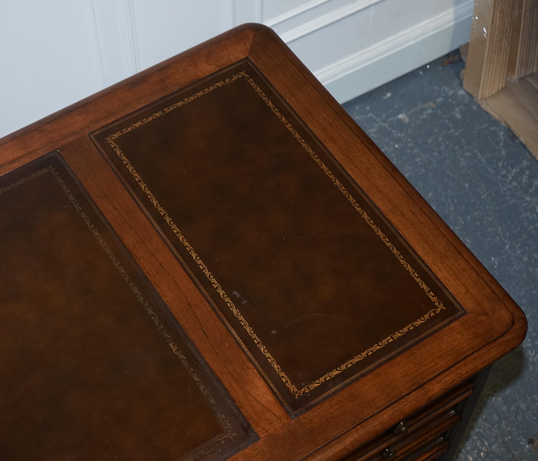 VINTAGE HEKMAN USA TWIN PEDESTAL DESK WiTH BROWN LEATHER TOP BRASS HANDLES For Sale 8