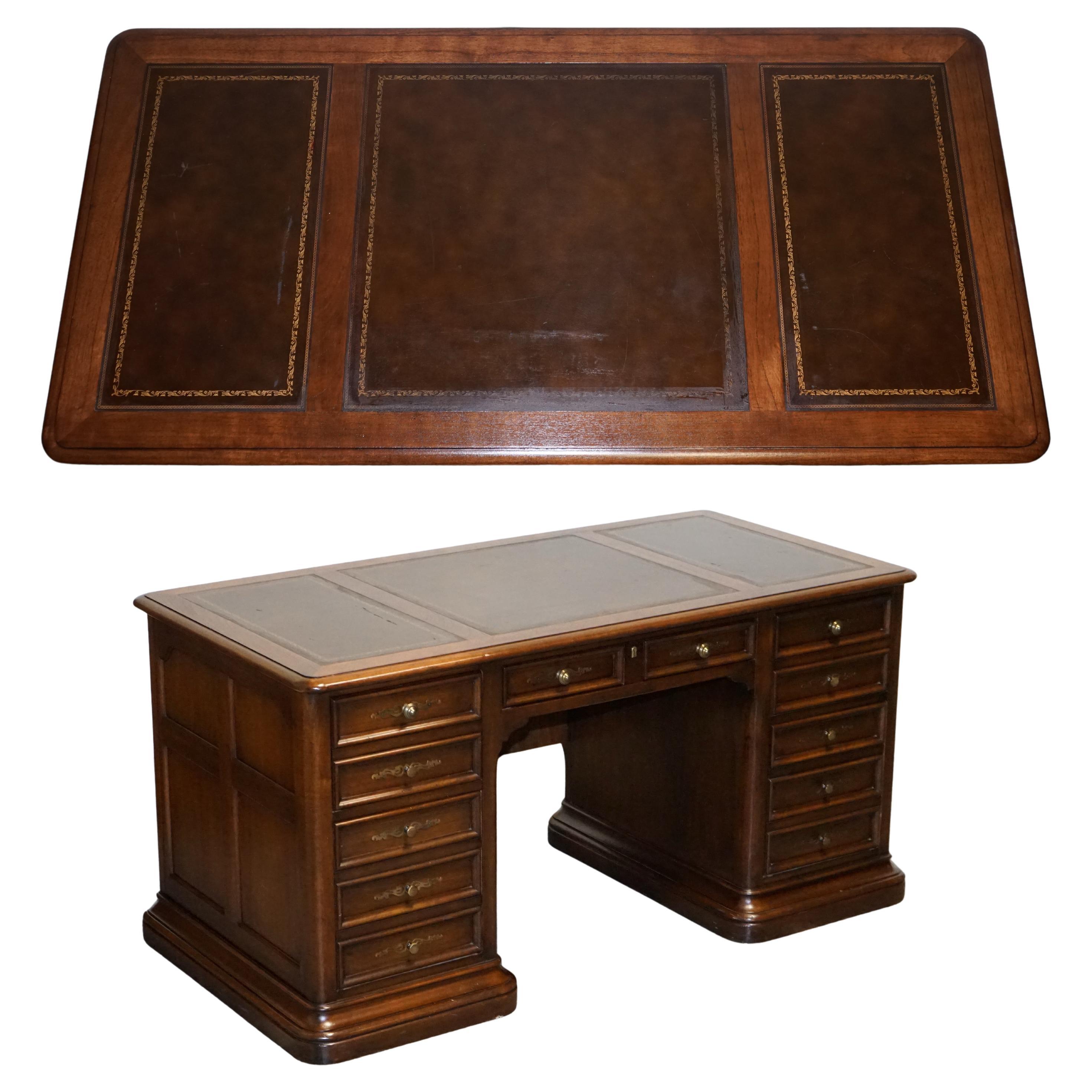 VINTAGE HEKMAN USA TWIN PEDESTAL DESK WiTH BROWN LEATHER TOP BRASS HANDLES For Sale