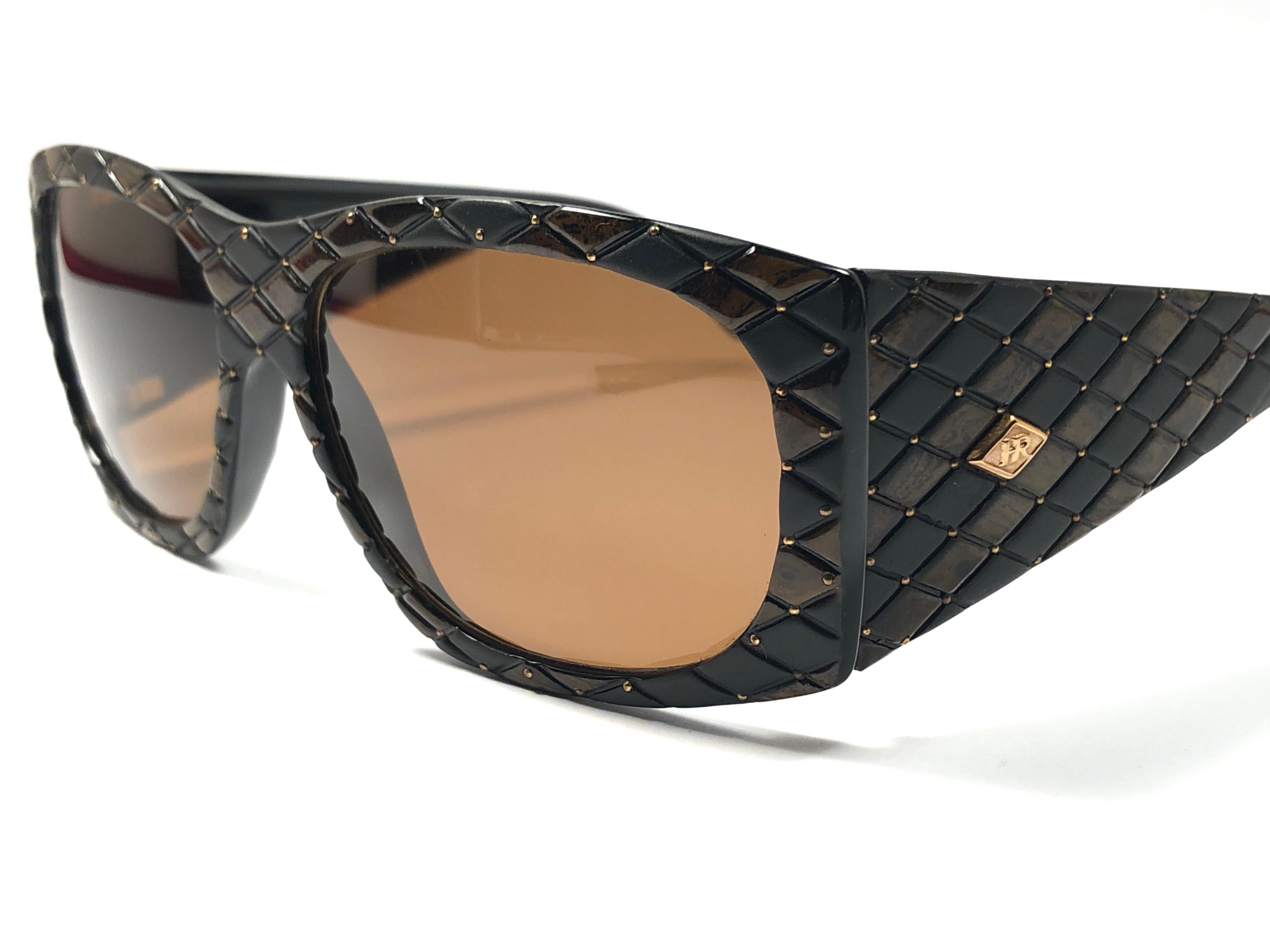 Vintage Helena Rubinstein Schwarz Braun Gesteppte Sonnenbrille Frankreich für Damen oder Herren im Angebot