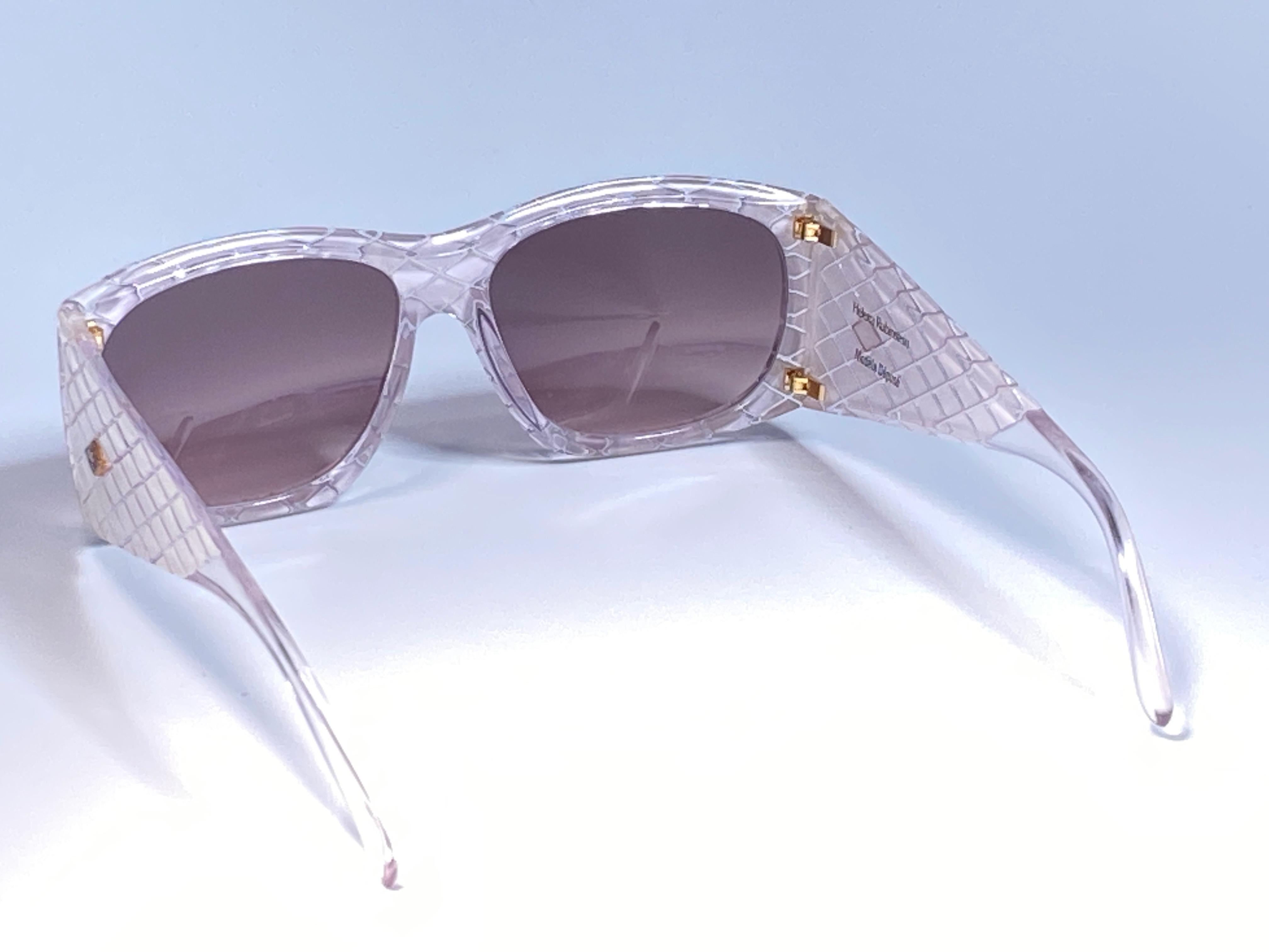 Vintage Helena Rubinstein White & Translucent Quilted Sunglasses France In Excellent Condition For Sale In Baleares, Baleares