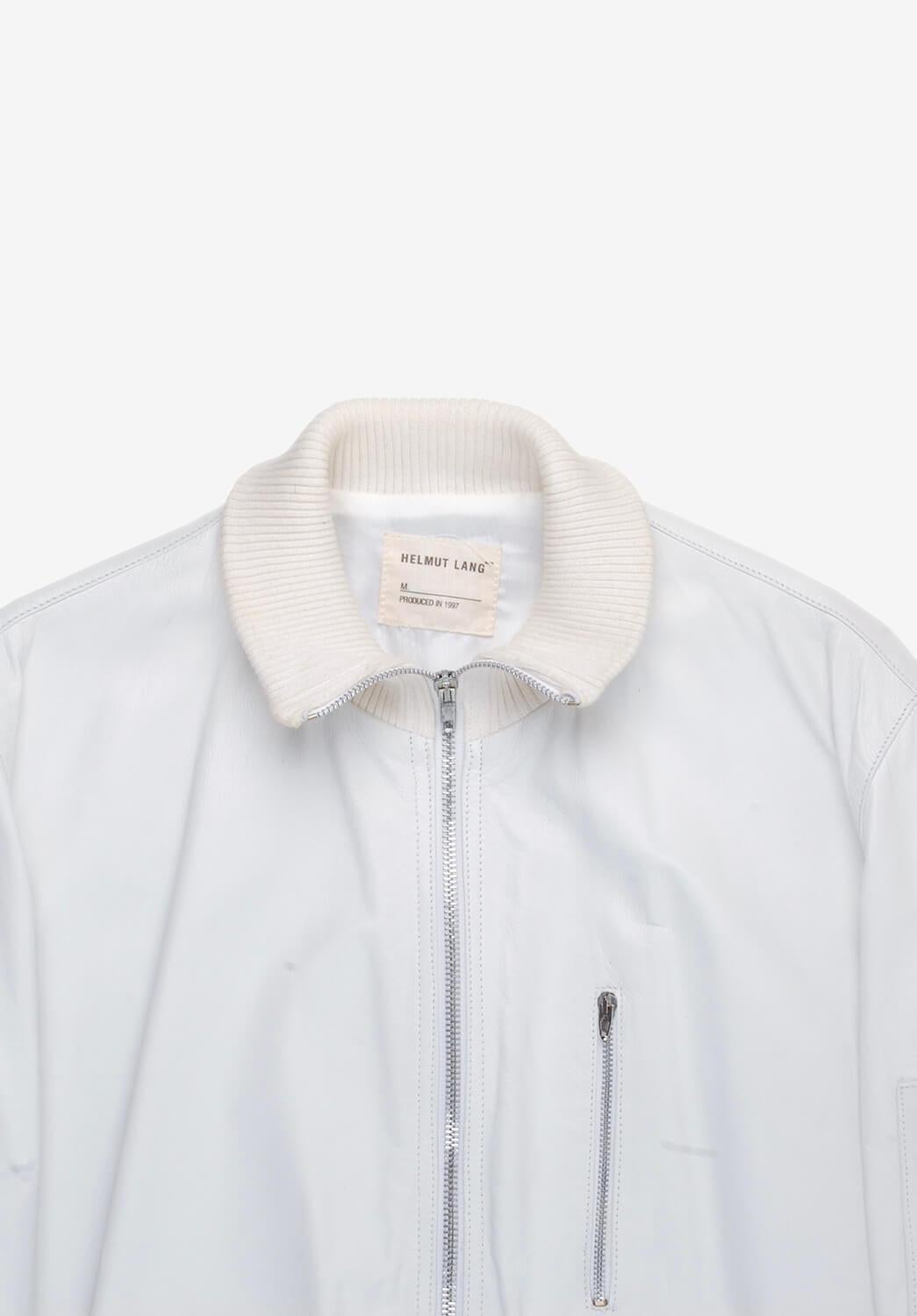 L'article en vente est une veste en cuir pour homme Helmut Lang 100% authentique. 
Couleur : blanc
(La couleur réelle peut varier légèrement en raison de l'interprétation individuelle de l'écran de l'ordinateur).
MATERIAL : Cuir, étiquette