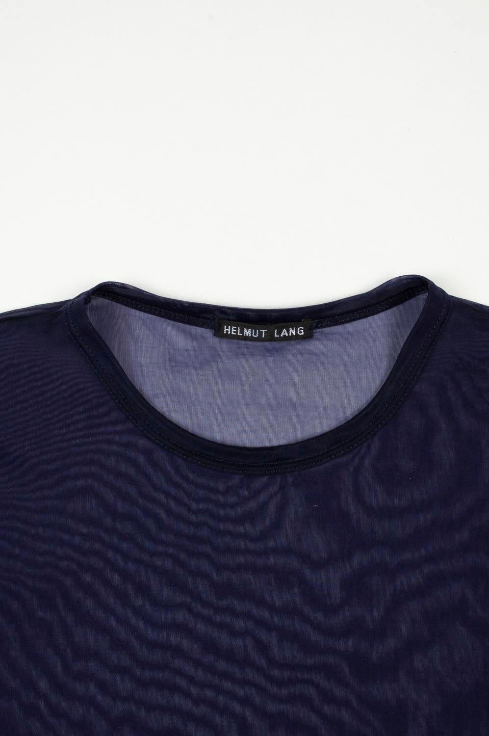 100% authentique vintage Helmut Lang Vintage Men T-Shirt 
Couleur : Bleu
(La couleur réelle peut varier légèrement en raison de l'interprétation individuelle de l'écran de l'ordinateur).
MATERIAL : le Label de lavage n'est pas présent mais il s'agit