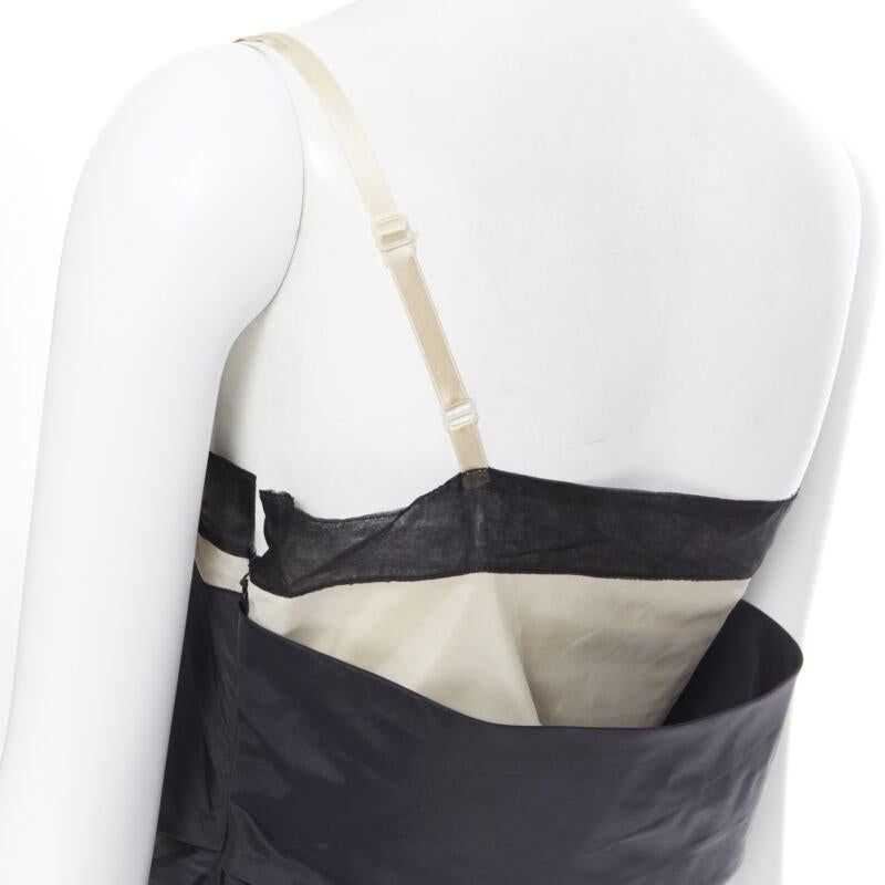 vintage HELMUT LANG SS 1997 black nude sash one shoulder asymmetric dress M rare
Reference: TGAS/A05642
Brand: Helmut Lang
Designer: Helmut Lang
Model: Deconstructed dress
Collection: Spring Summer 1997 - Runway
As seen on: The Metropolitan Museum
