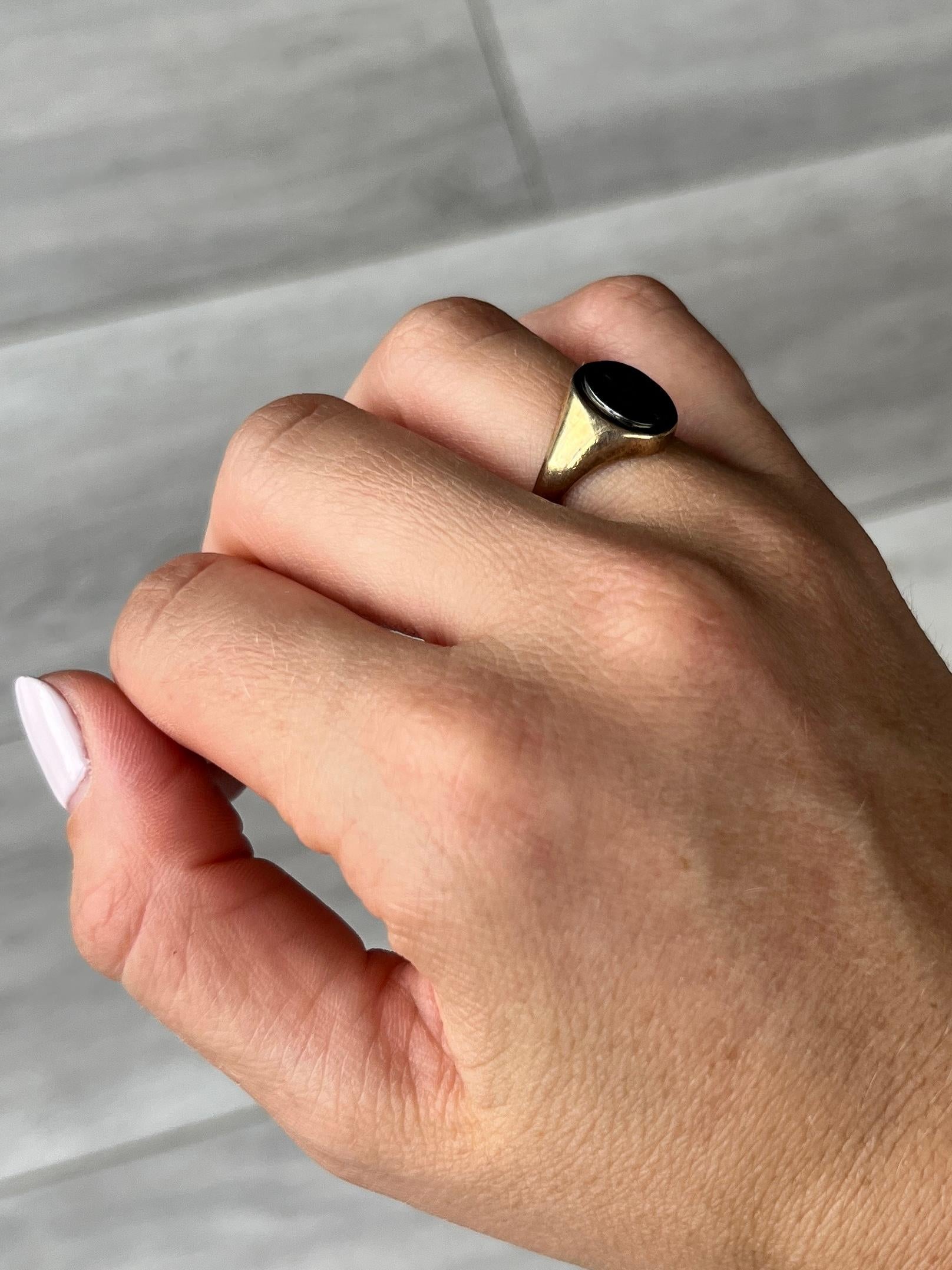 Cabochon Vintage Hematite 9 Carat Gold Signet For Sale