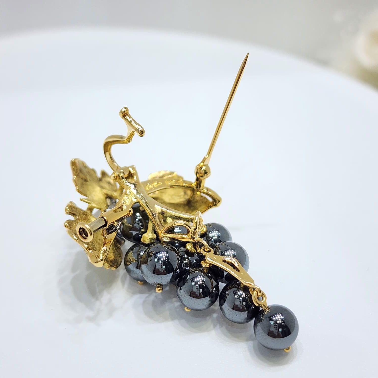 Spilla e ciondolo d'epoca in ematite e diamanti in oro giallo 18 ct. In condizioni ottime in vendita a Hong Kong, HK