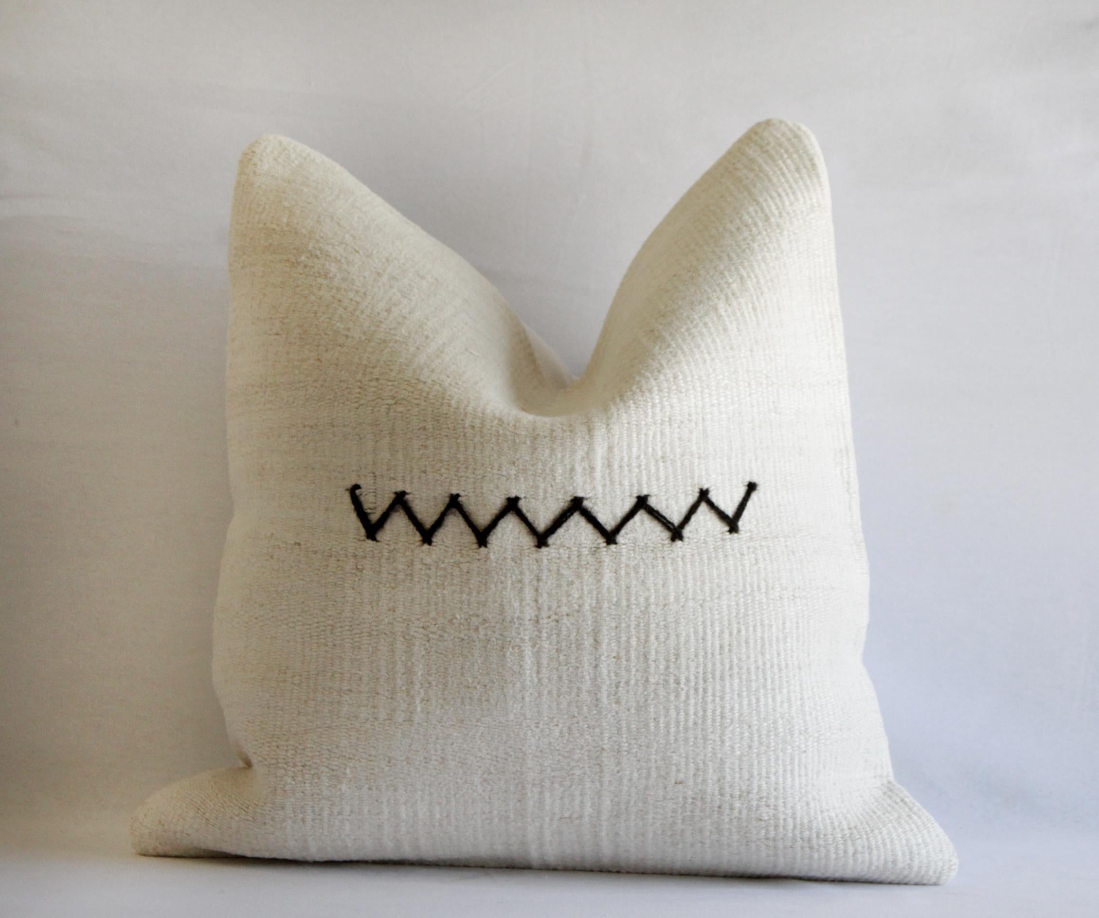 Vintage Hemp pillow with zig zag stitch
Off-white color, with coordinating brushed cotton backing, and hidden zipper closure. This pillow has a nice soft nubby texture.
2 available, sold separately.

Measures:
19.5