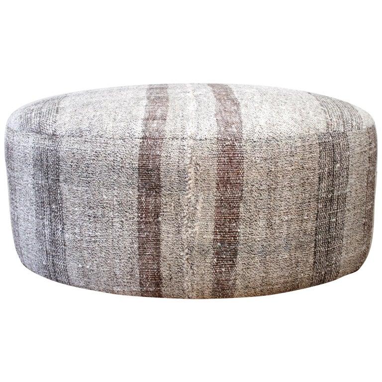 Türkischer Vintage-Saumteppich mit braunen, farbigen Streifen im Vintage-Stil im Angebot 3
