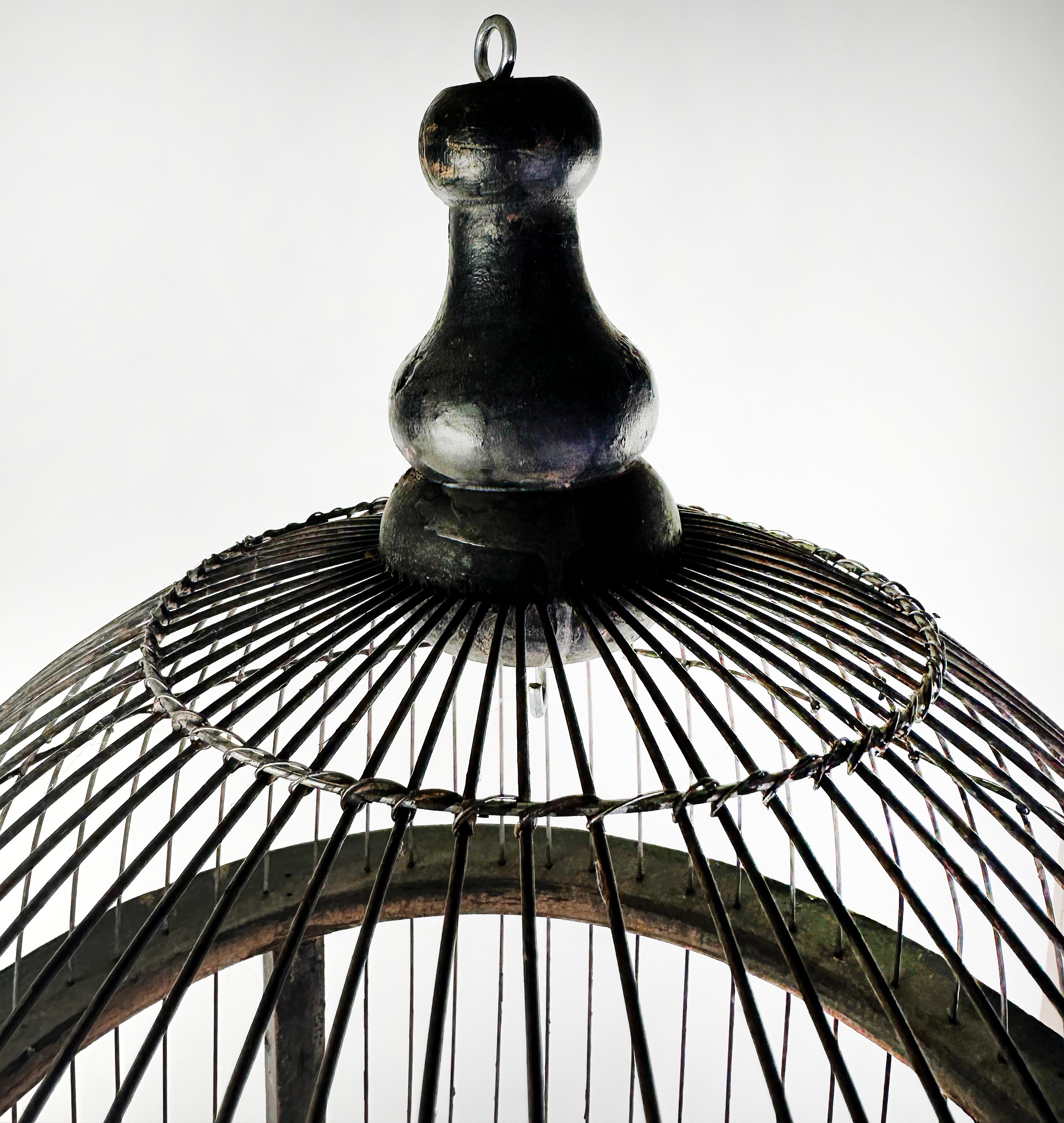 Cage à oiseaux vintage en bois avec finition d'origine  en vente 2