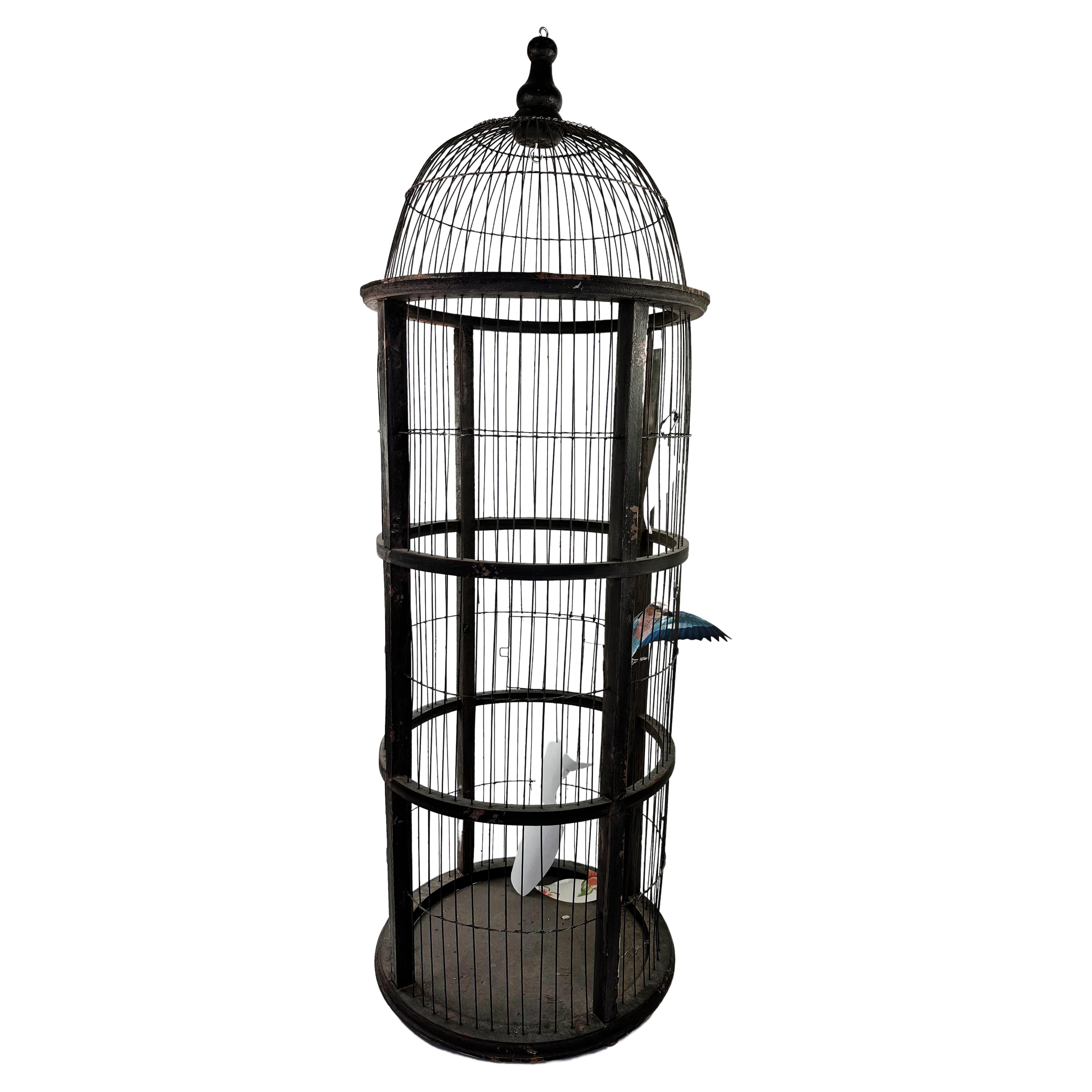 Cage à oiseaux vintage en bois avec finition d'origine  en vente