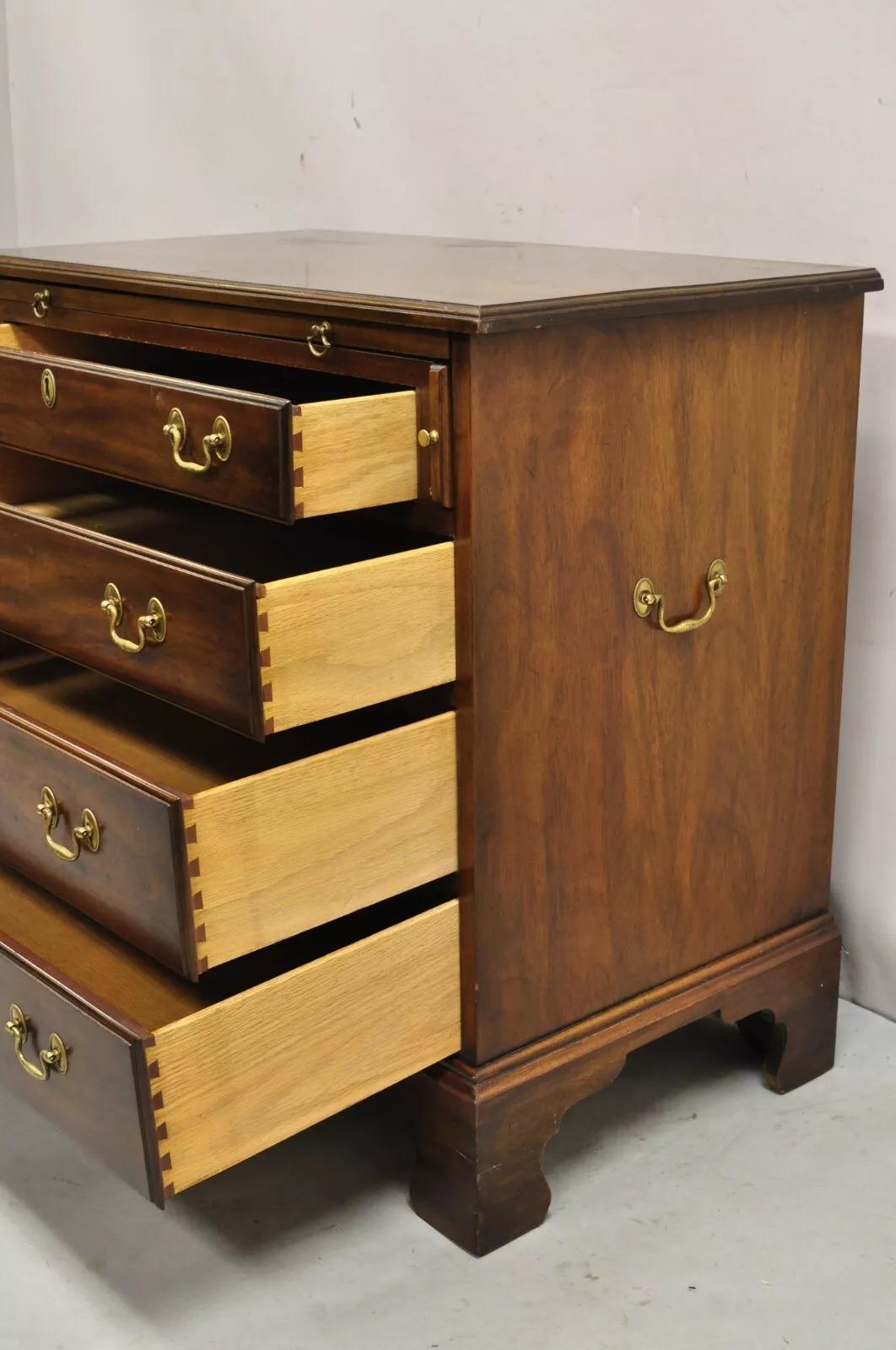 Vintage Henkel Harris Chippendale Style Mahogany 4 Drawer Server Bachelor Chest For Sale 5
