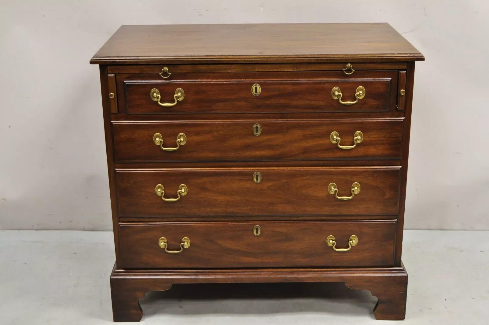 Vintage Henkel Harris Chippendale Style Mahogany 4 Drawer Server Bachelor Chest For Sale 7