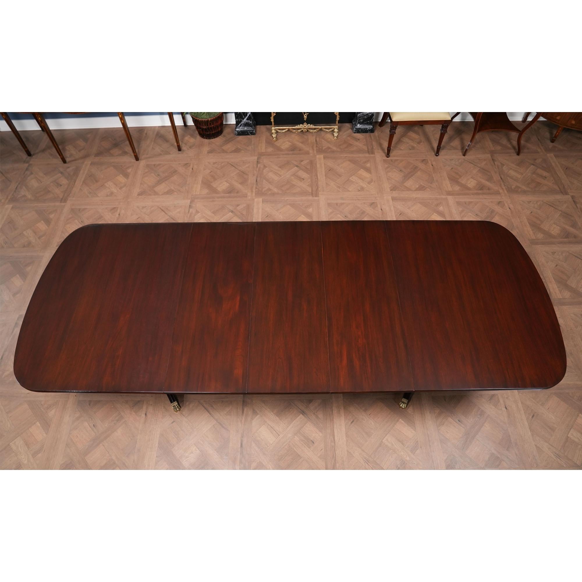 Vintage Henkel Harris Dining Table In Good Condition For Sale In Annville, PA