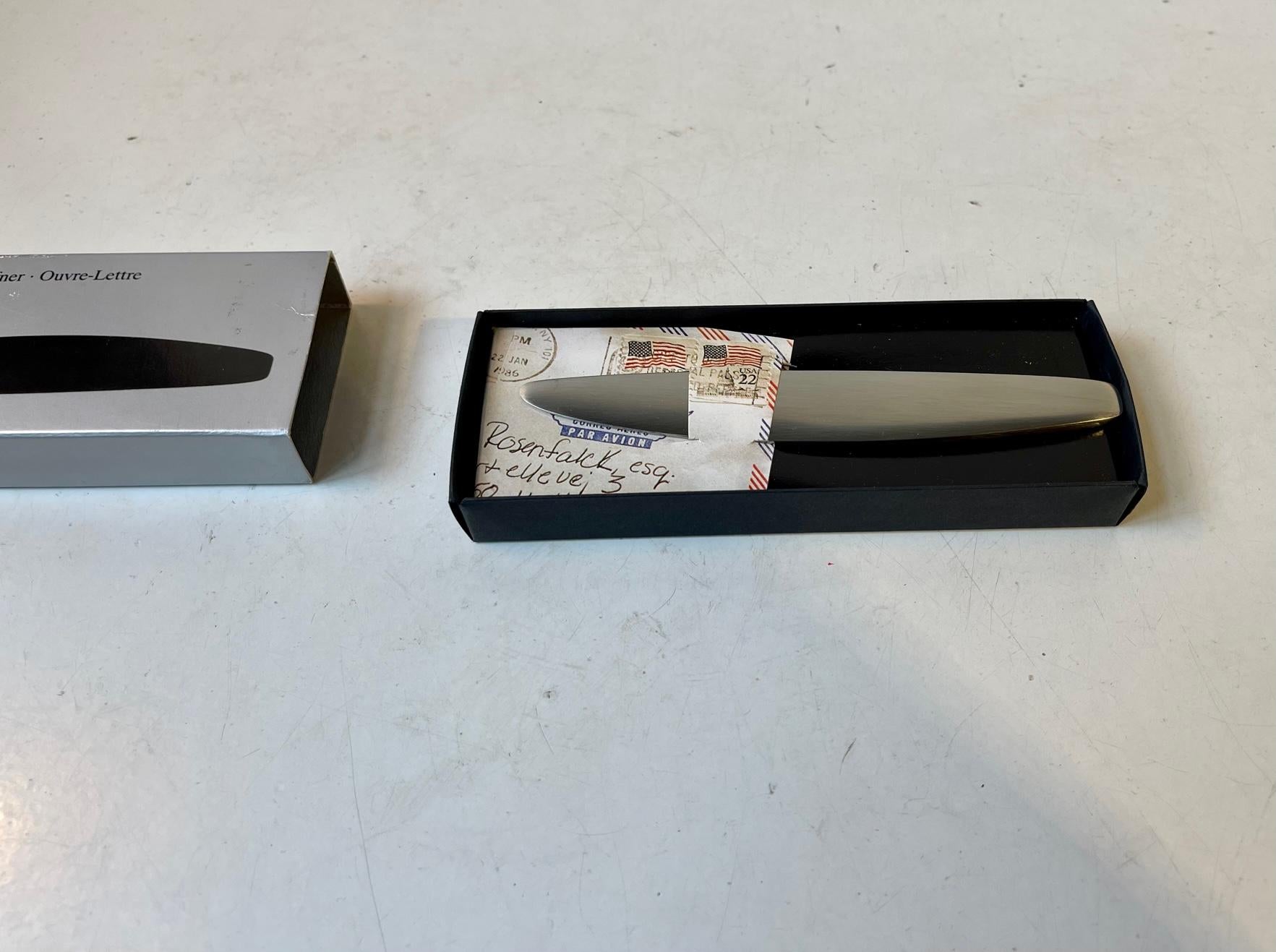 A stylish minimalist organically shaped paper knife in brushed stainless steel. Designed by Henning Koppel during the 1980s and made by Georg Jensen in Denmark during the 1990s. Its has been discontinued since. It is signed to the inside: Georg