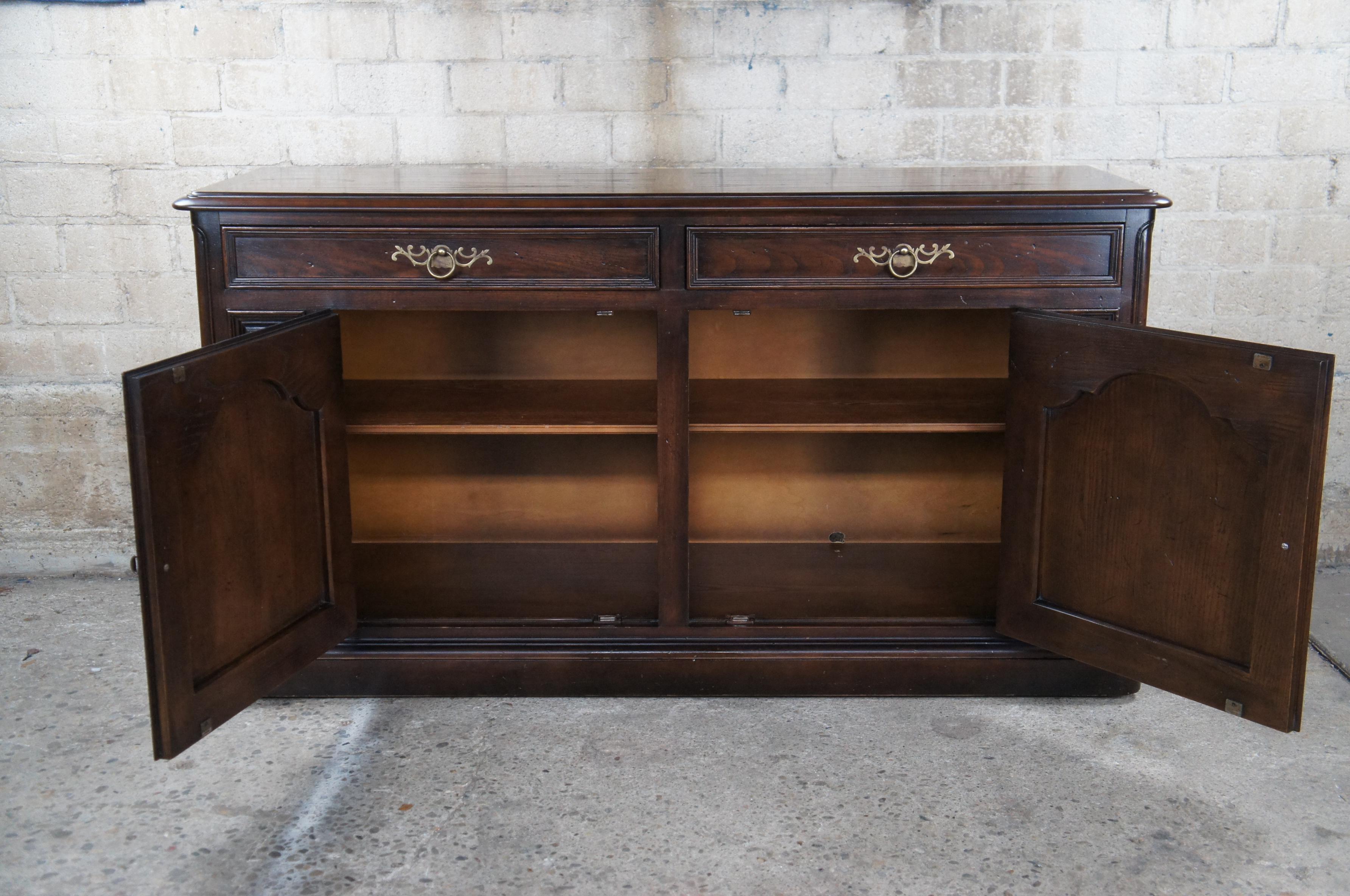 Vintage Henredon Quattro Secoli Paese Francese Credenza Buffet Provinciale in Oak in vendita 1
